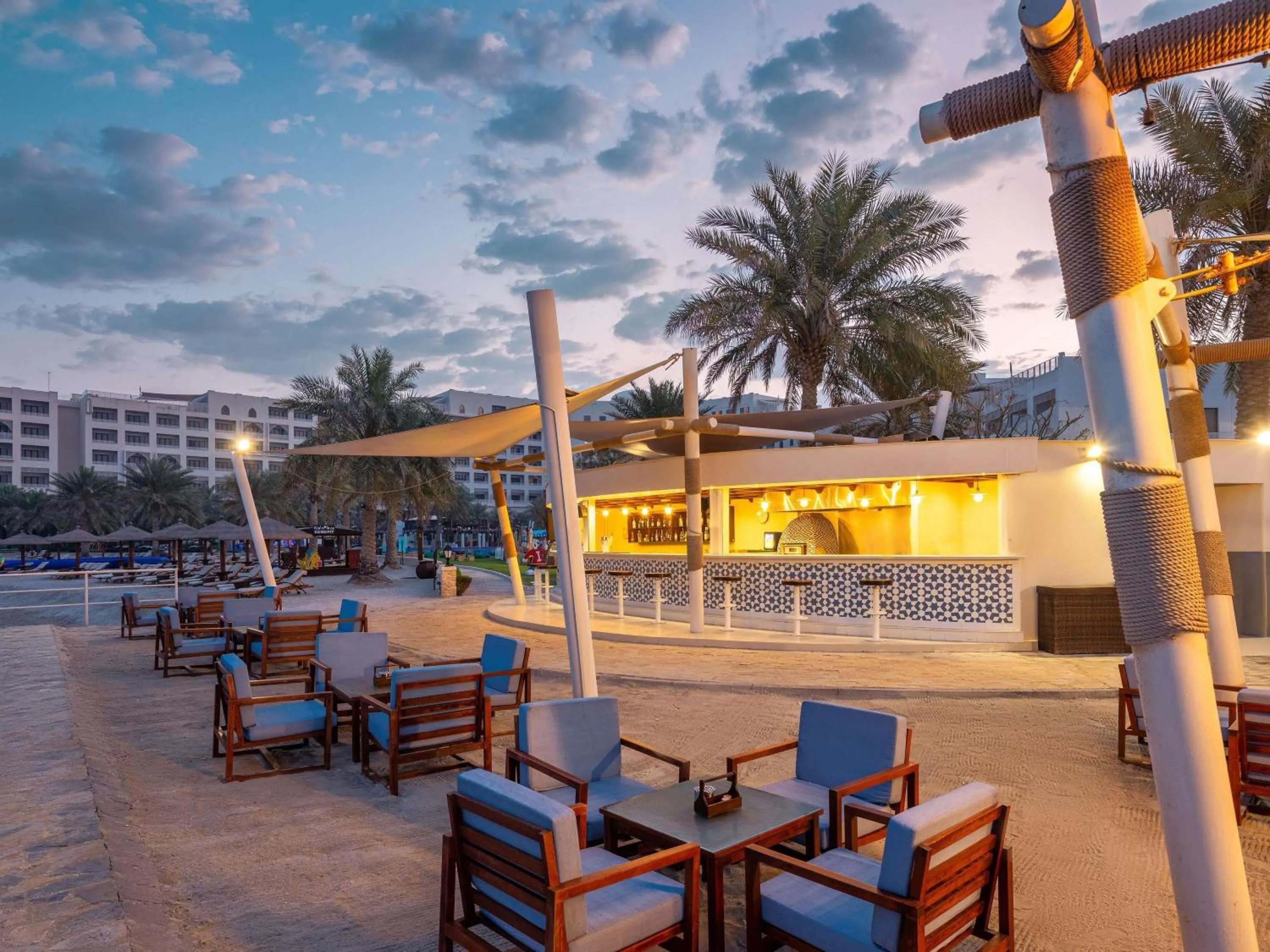 Lounge or bar in Sofitel Bahrain Zallaq Thalassa Sea & Spa