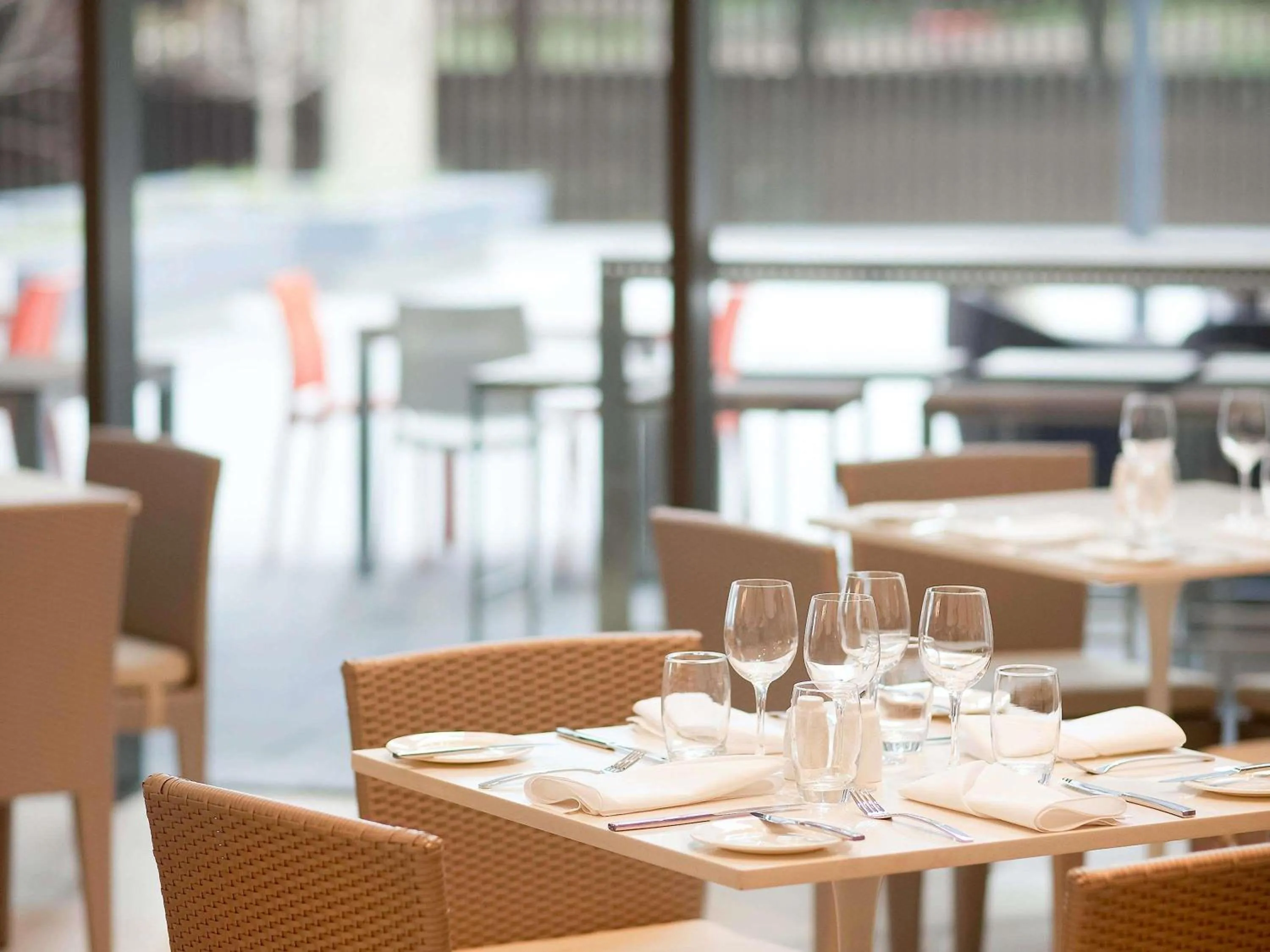 Restaurant/places to eat in Novotel Newcastle Beach