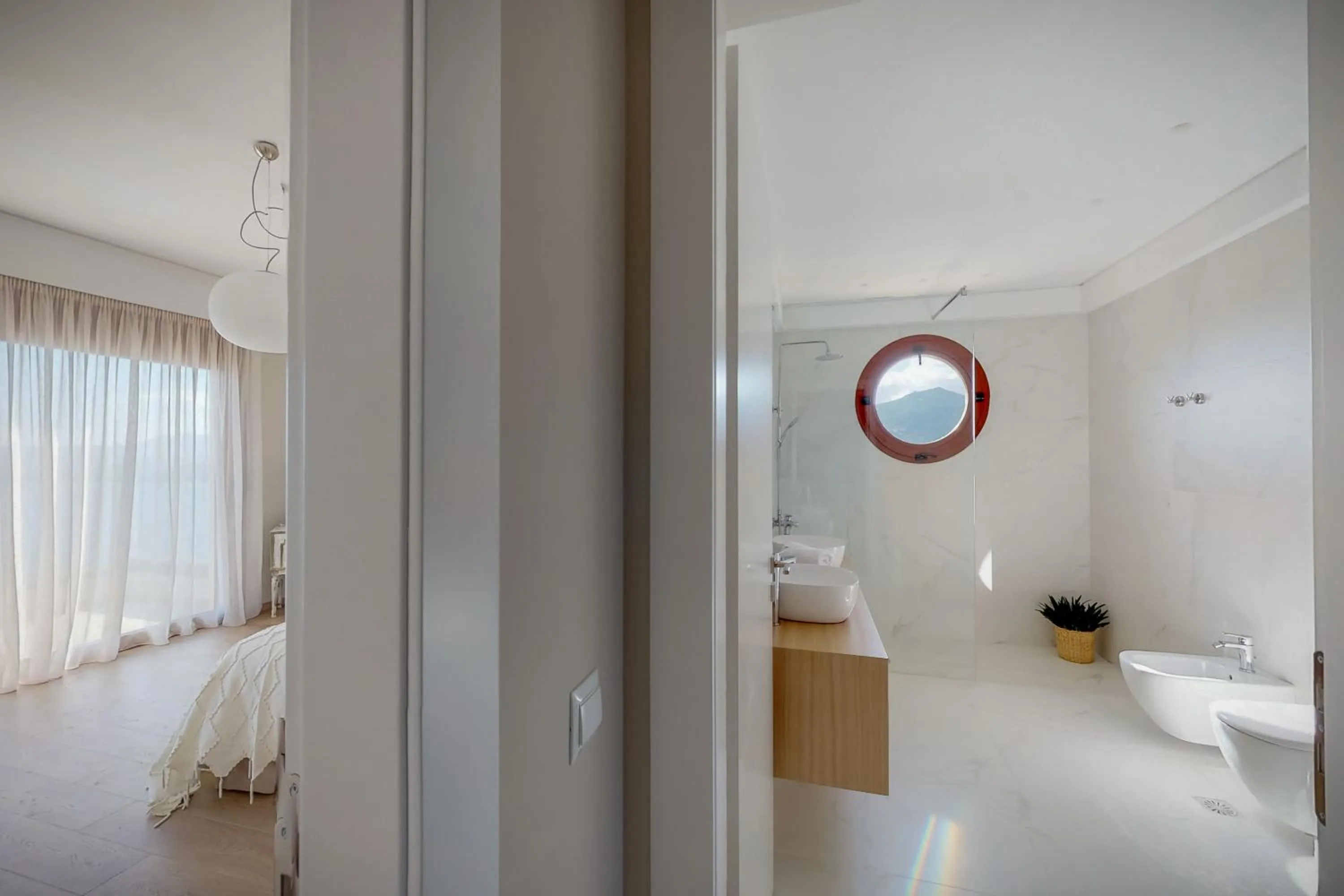 Shower, Bed in Ocean Villas Complex