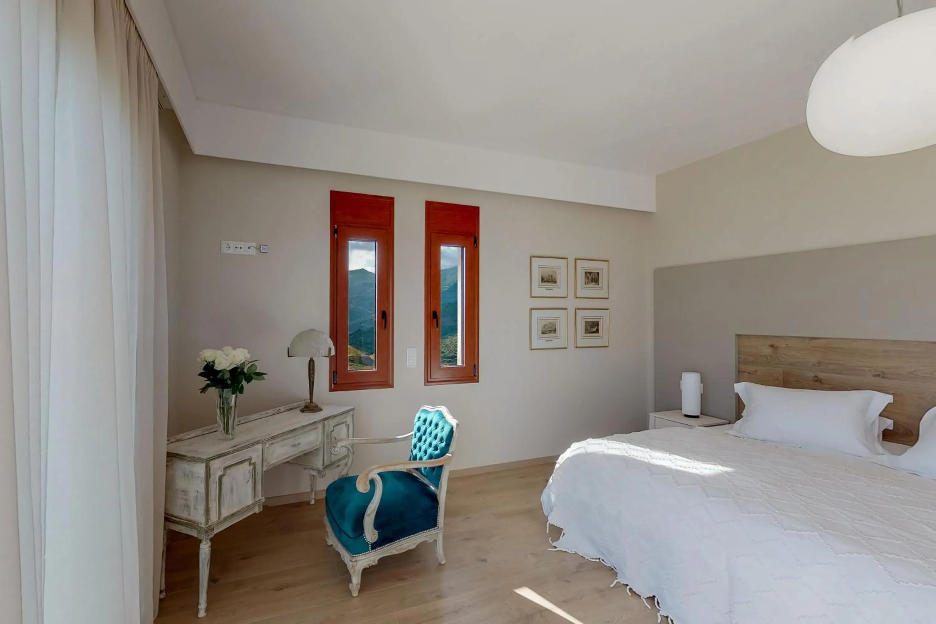 Bedroom, Bed in Ocean Villas Complex