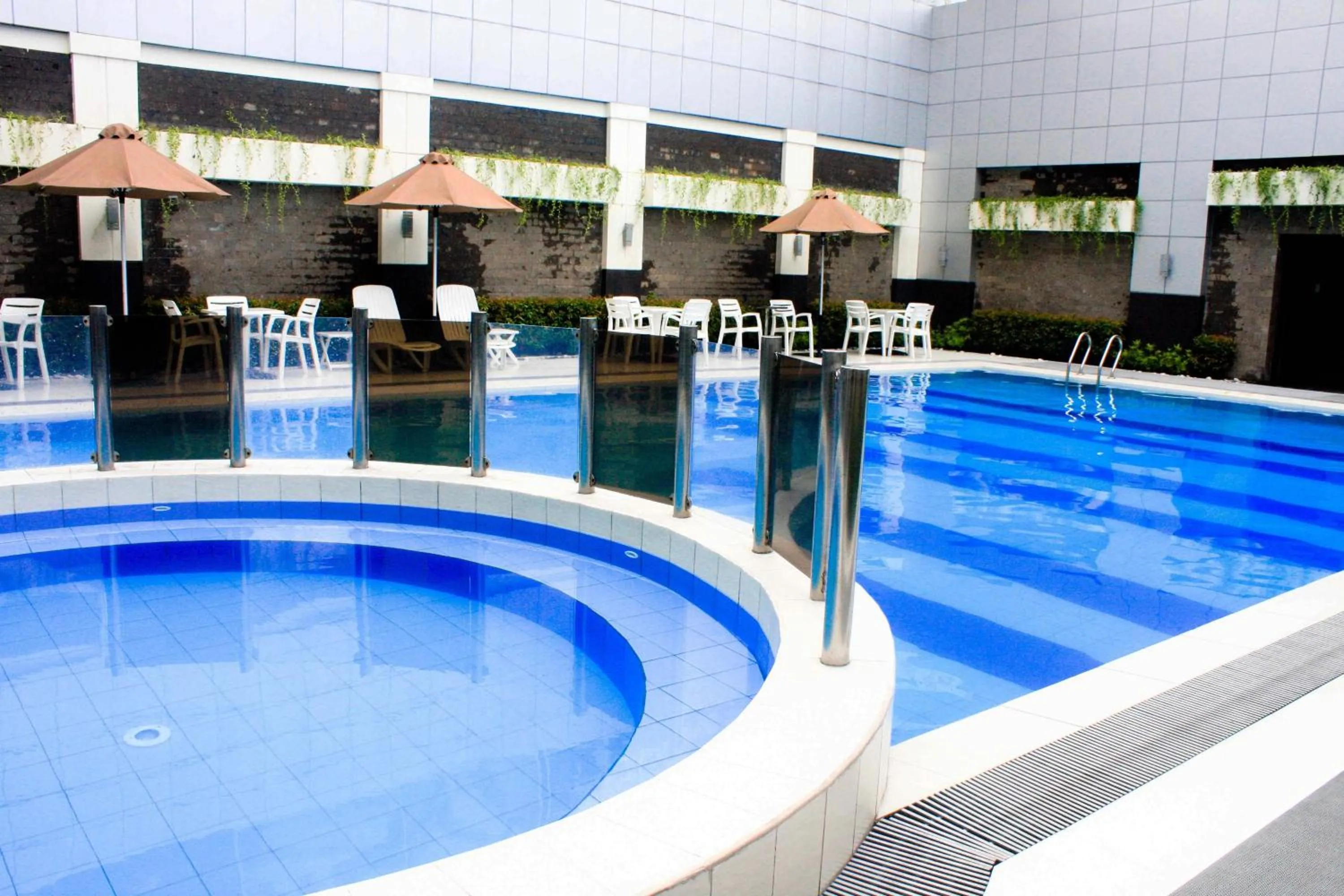 Swimming pool in Manila Grand Opera Hotel