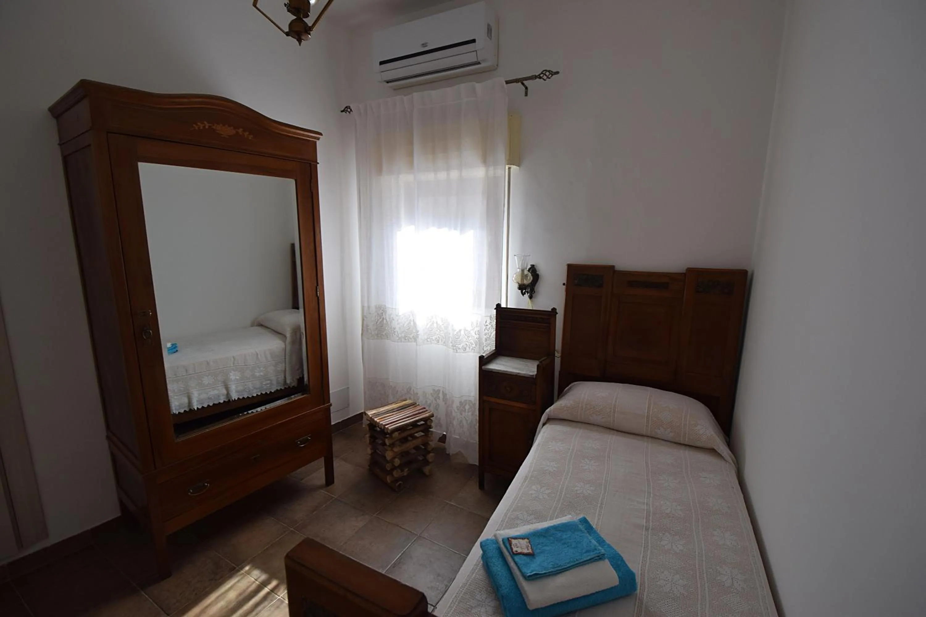Photo of the whole room, Bed in Zù Mariu B&B