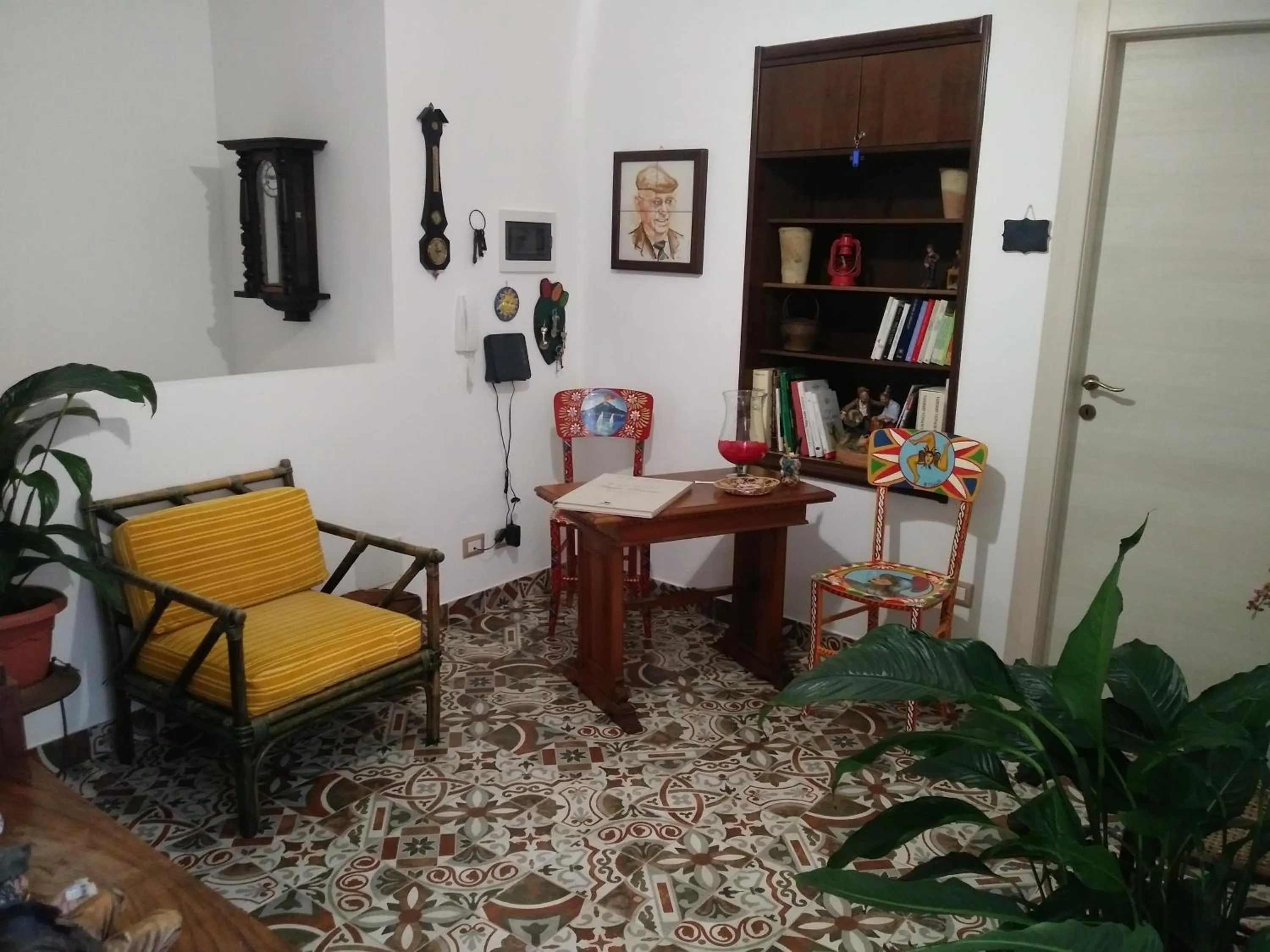 Communal lounge/ TV room in Zù Mariu B&B