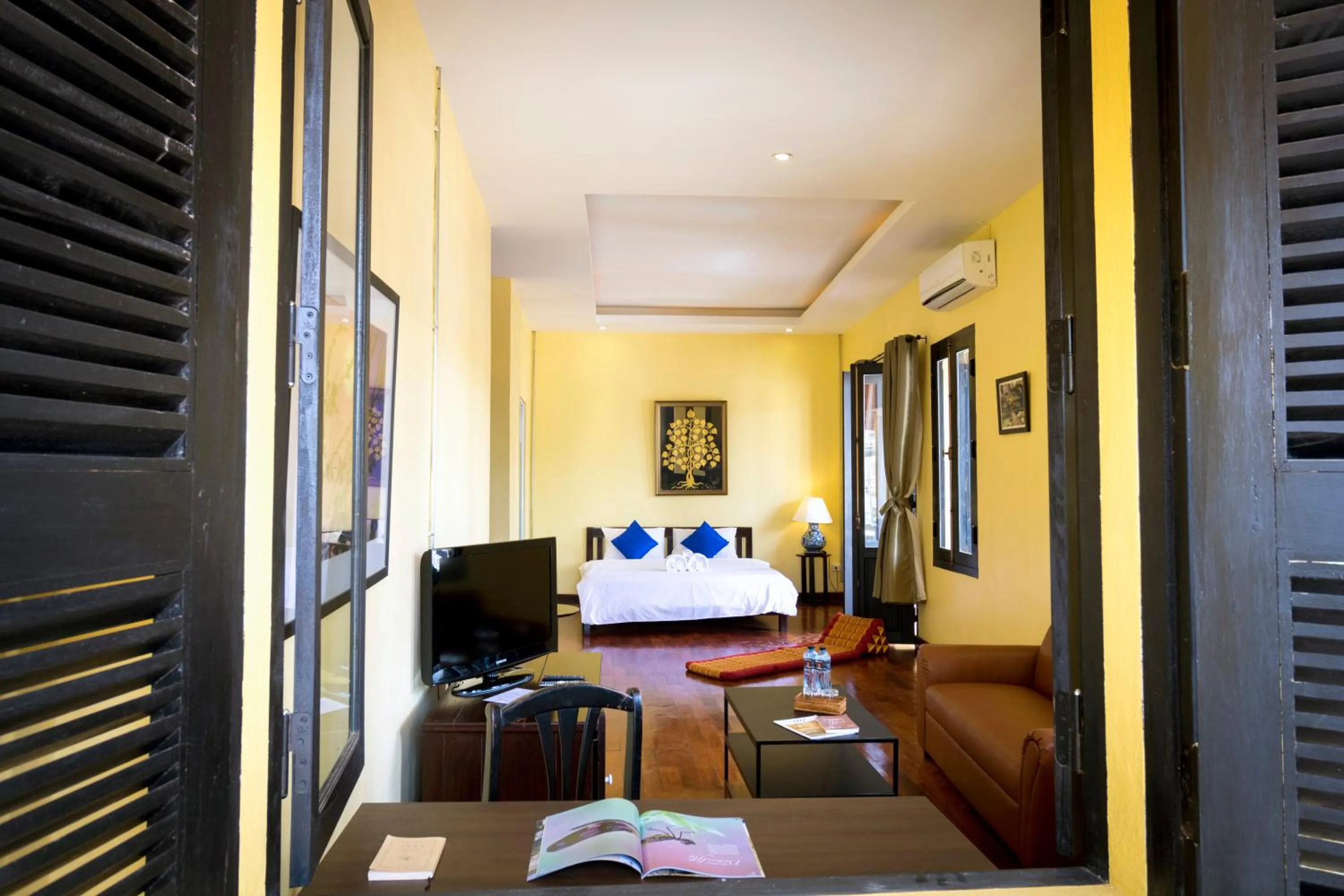 Photo of the whole room in Inthira Thakhek