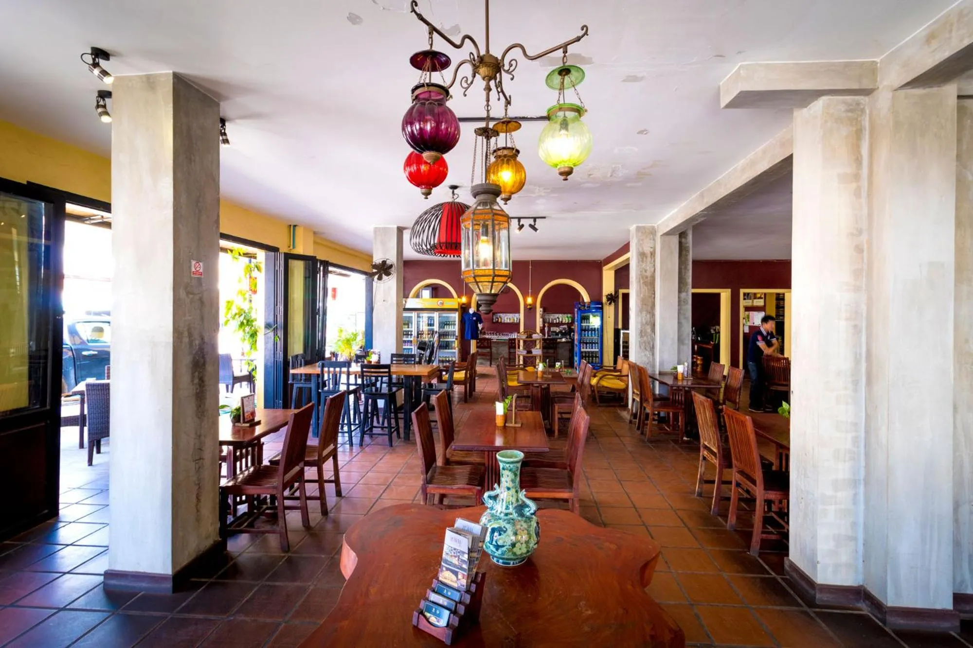 Restaurant/places to eat in Inthira Thakhek