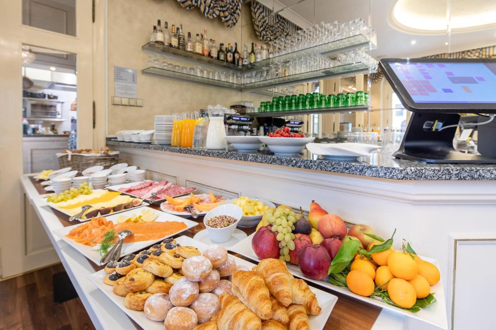 Breakfast in Villa Basileia Riverside