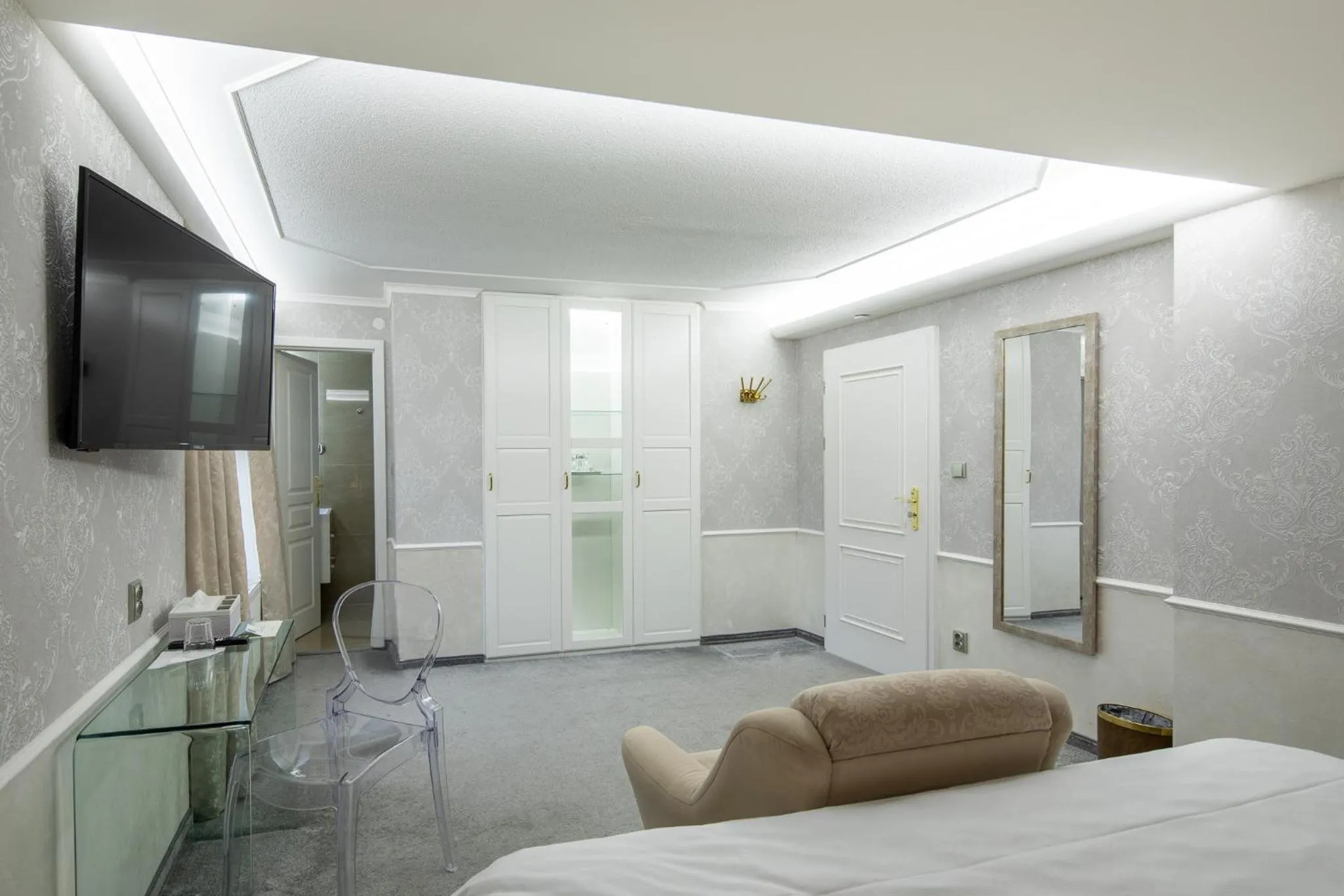 wardrobe, Bed in Villa Basileia Riverside