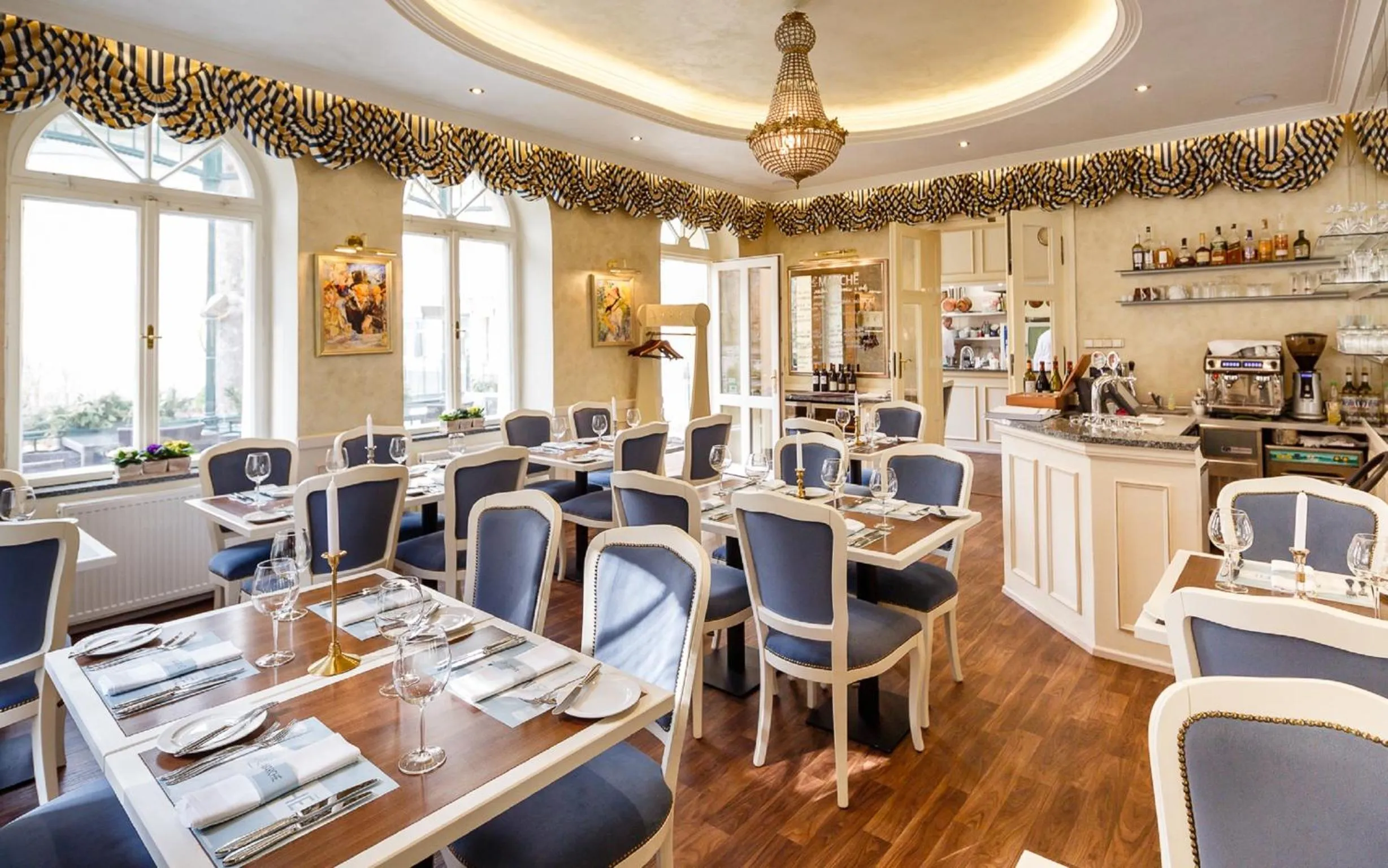 Restaurant/places to eat in Villa Basileia Riverside