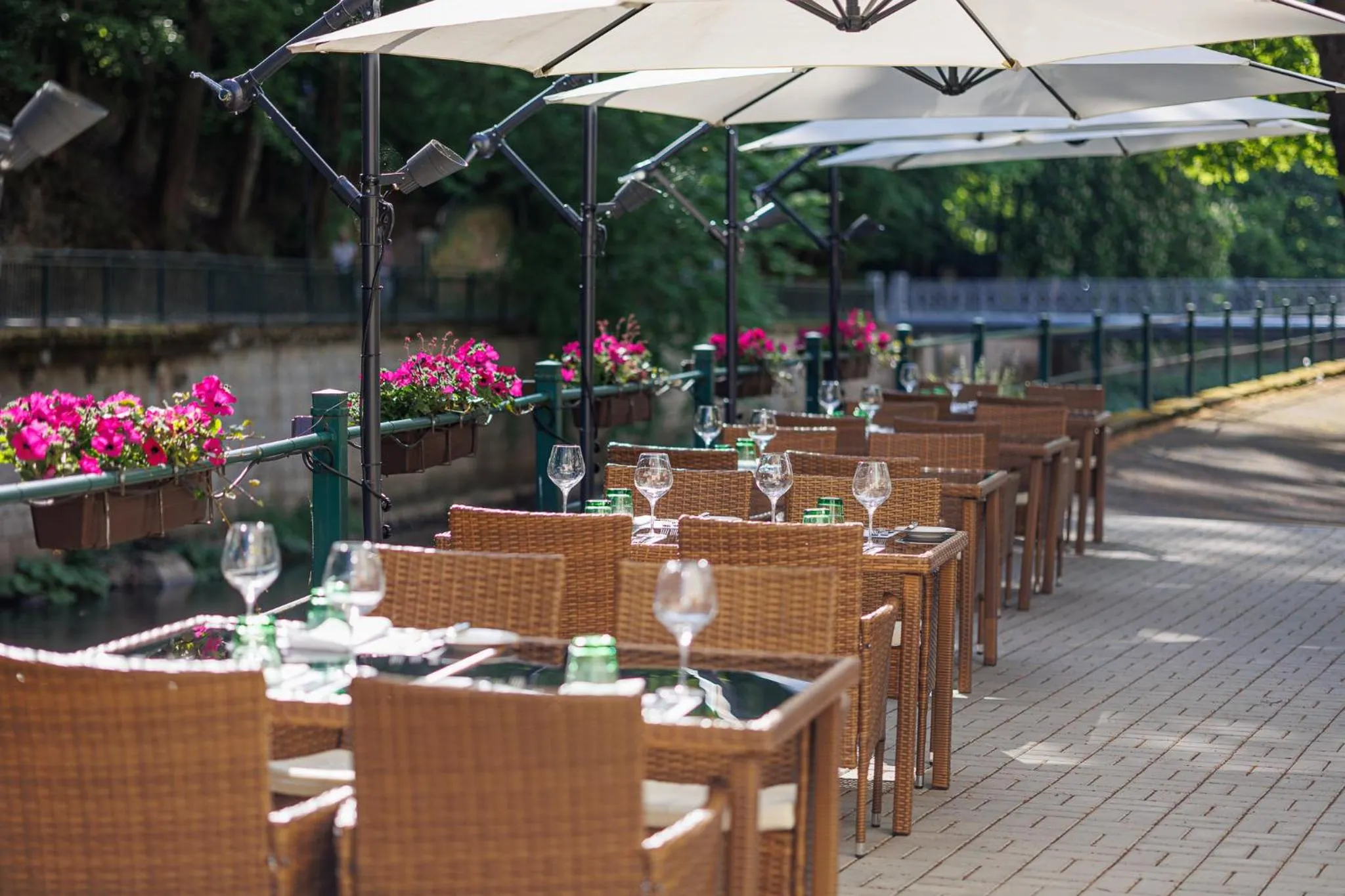 Restaurant/places to eat in Villa Basileia Riverside