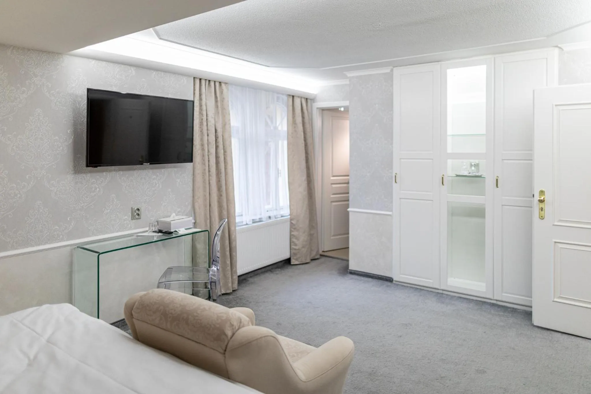 Photo of the whole room, Bed in Villa Basileia Riverside