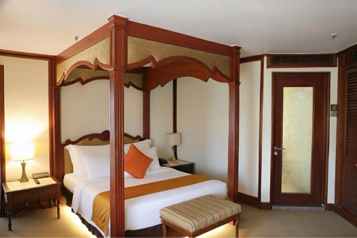 Bed in Primula Beach Hotel