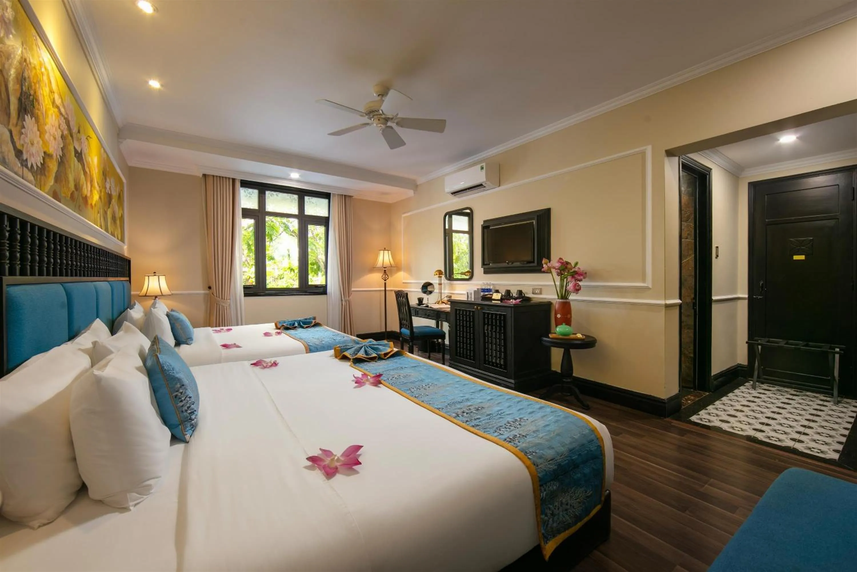 Bed in Hoi An Golden Holiday Hotel & Spa