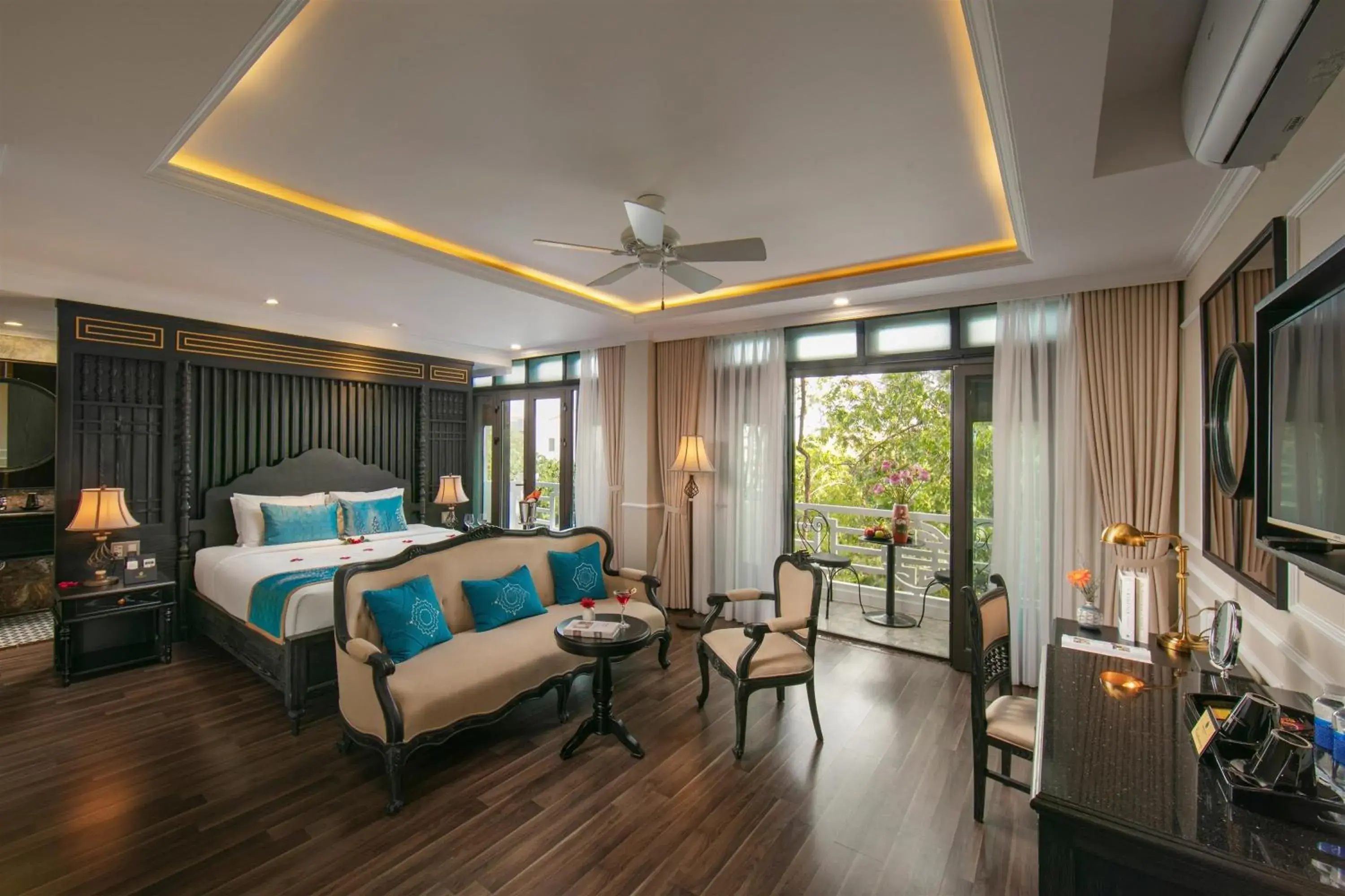 Premium Double with Balcony and City View in Hoi An Golden Holiday Hotel & Spa Premium Double with Balcony and City View in Hoi An Golden Holiday Hotel & Spa