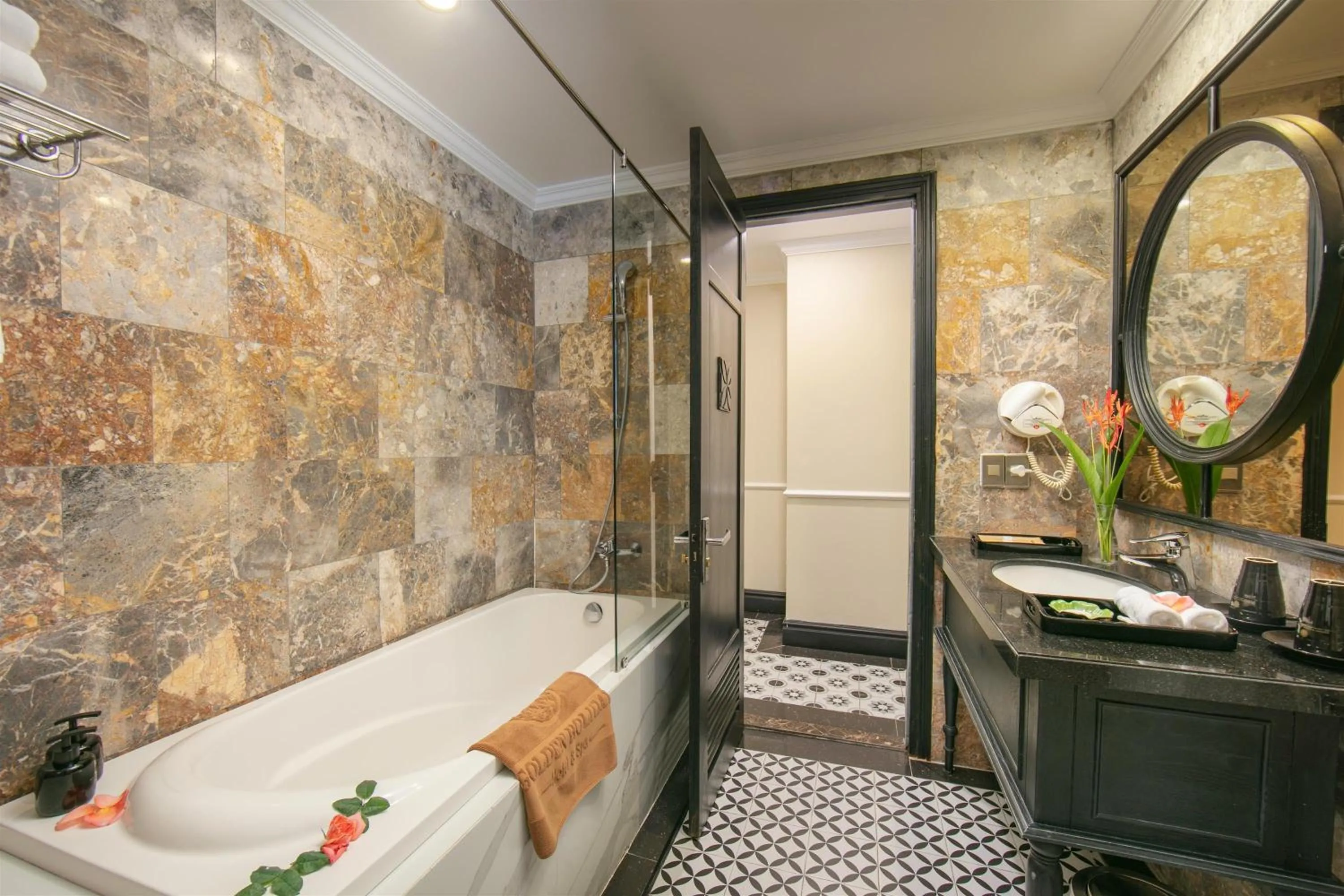 Bed in Hoi An Golden Holiday Hotel & Spa