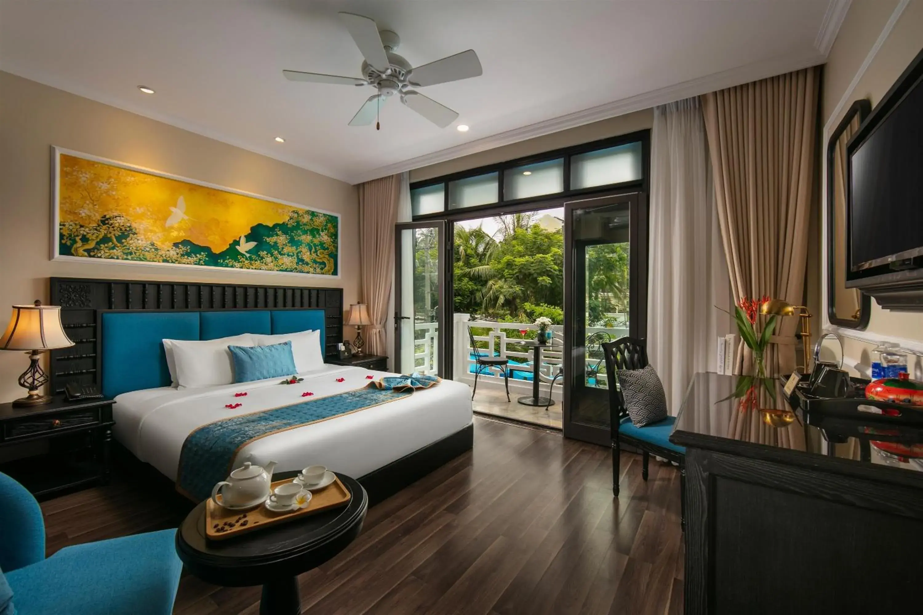 Deluxe Double/Twin with Balcony and City view in Hoi An Golden Holiday Hotel & Spa Deluxe Double/Twin with Balcony and City view in Hoi An Golden Holiday Hotel & Spa