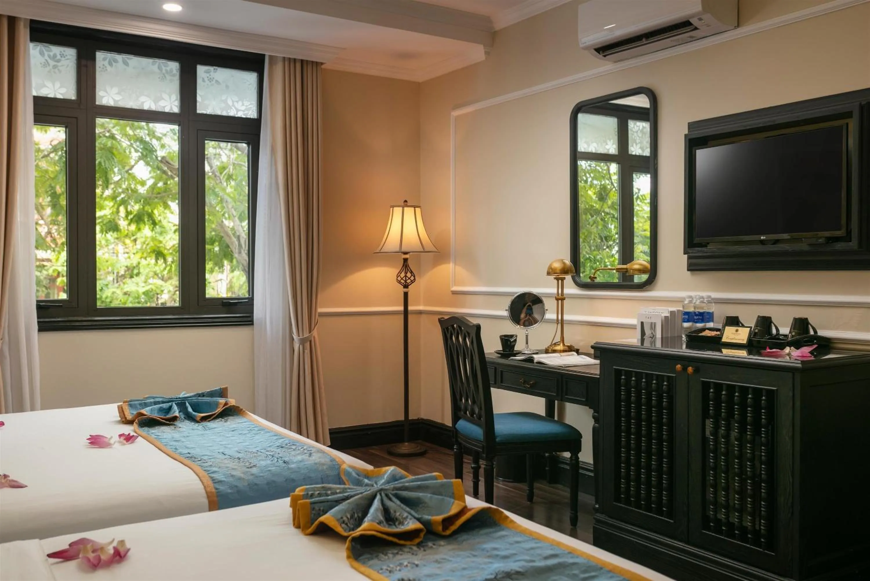 Bed in Hoi An Golden Holiday Hotel & Spa