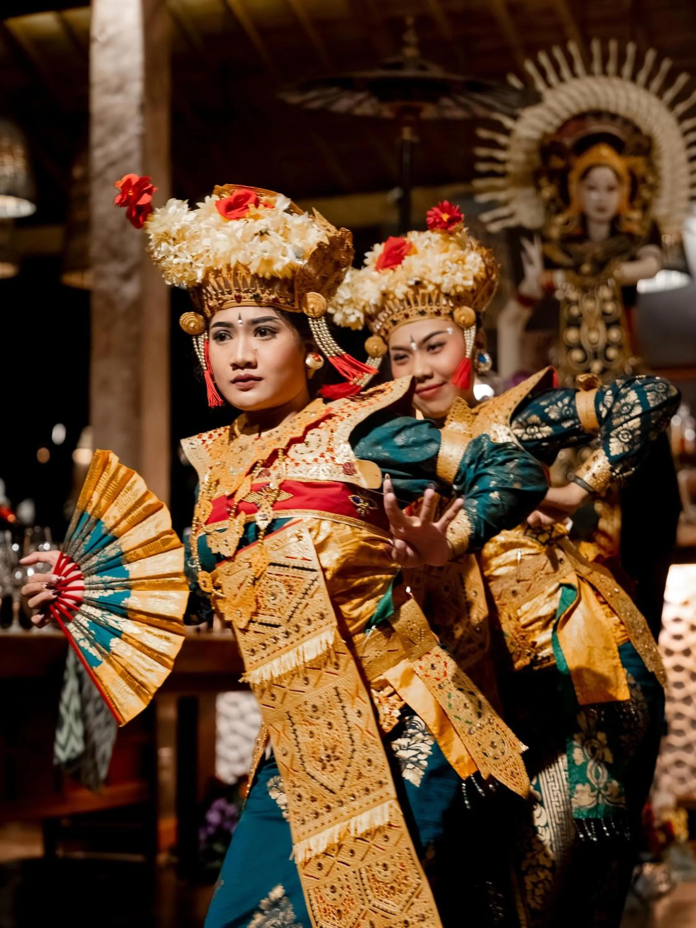 Evening entertainment in Chapung Sebali Resort