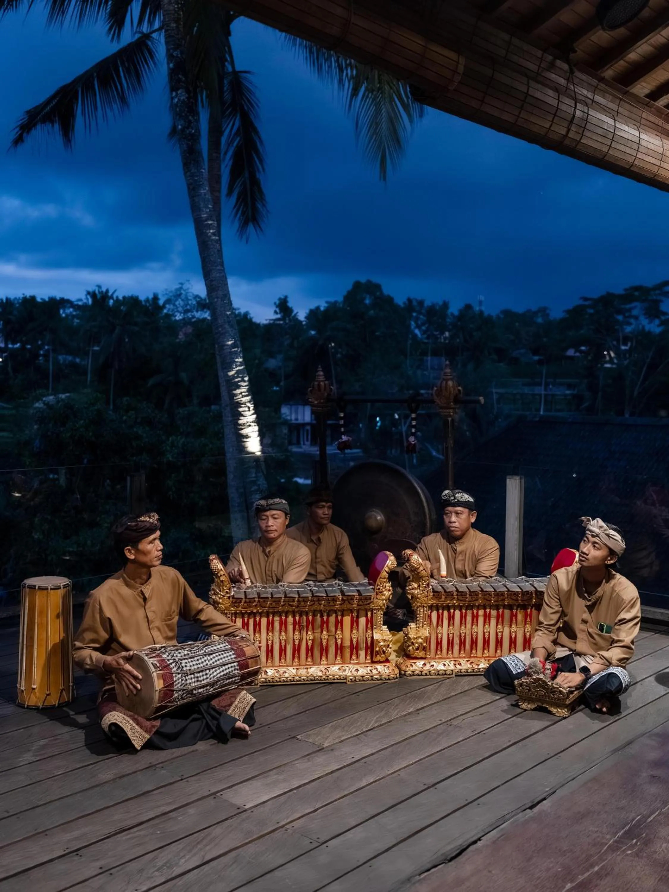 Evening entertainment in Chapung Sebali Resort