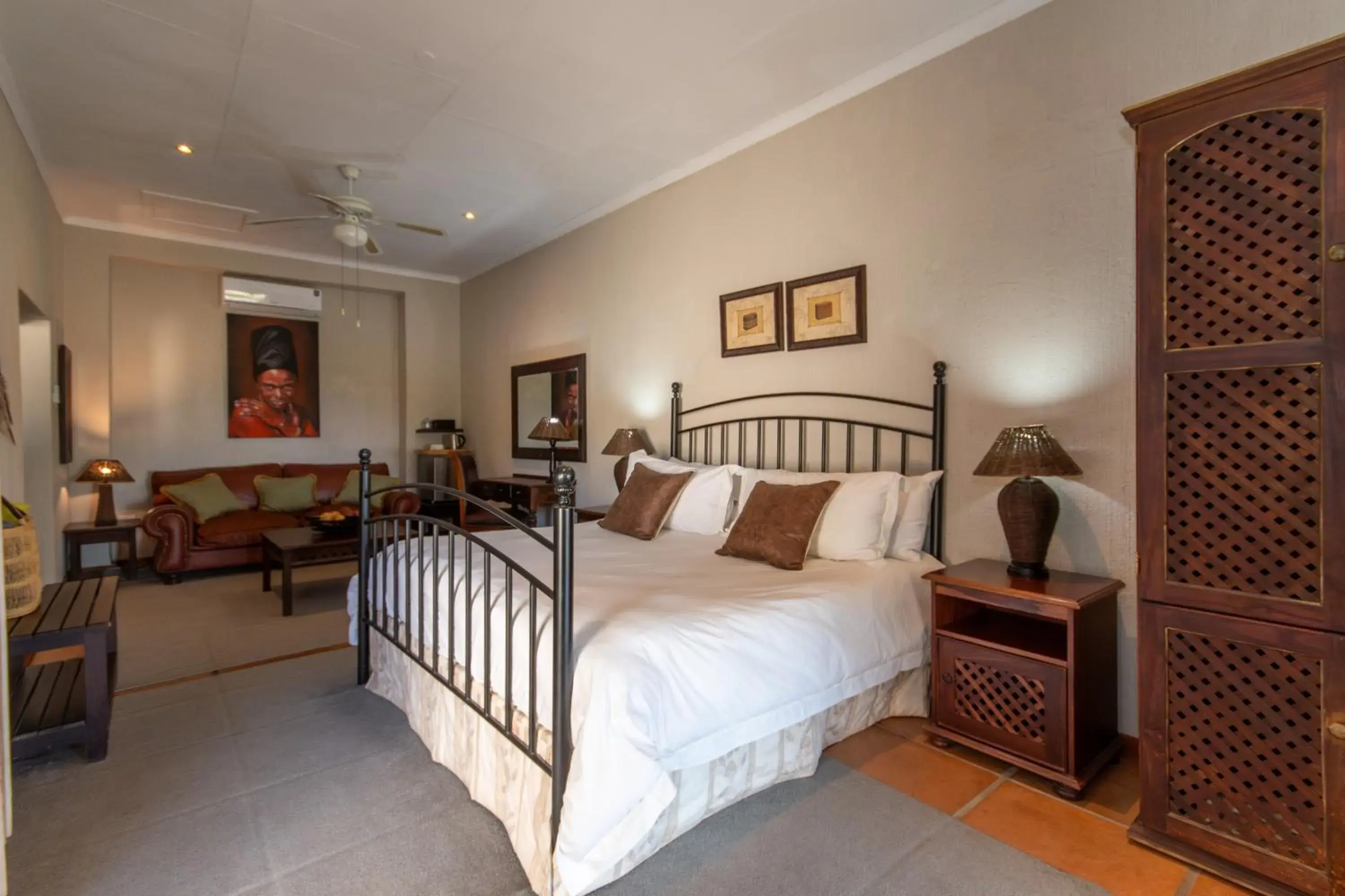 Suite - single occupancy in Chestnut Country Lodge Suite - single occupancy in Chestnut Country Lodge