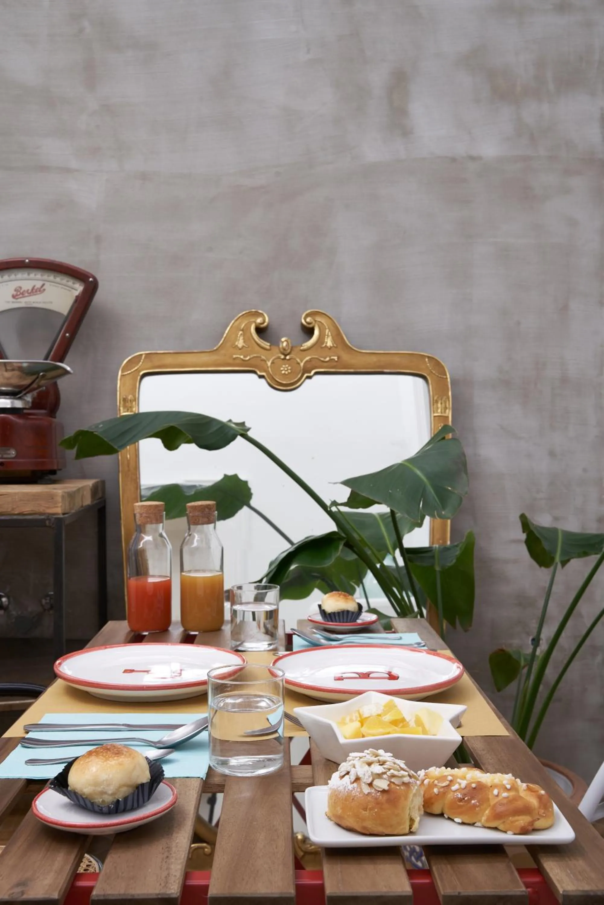 Food and drinks in Palazzo Bevilacqua Napoli B&B