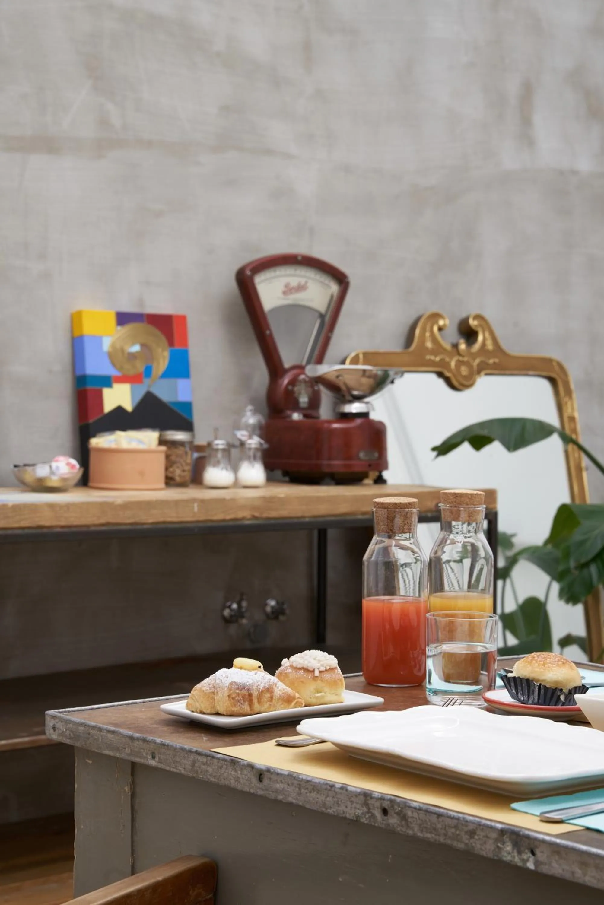 Food and drinks in Palazzo Bevilacqua Napoli B&B