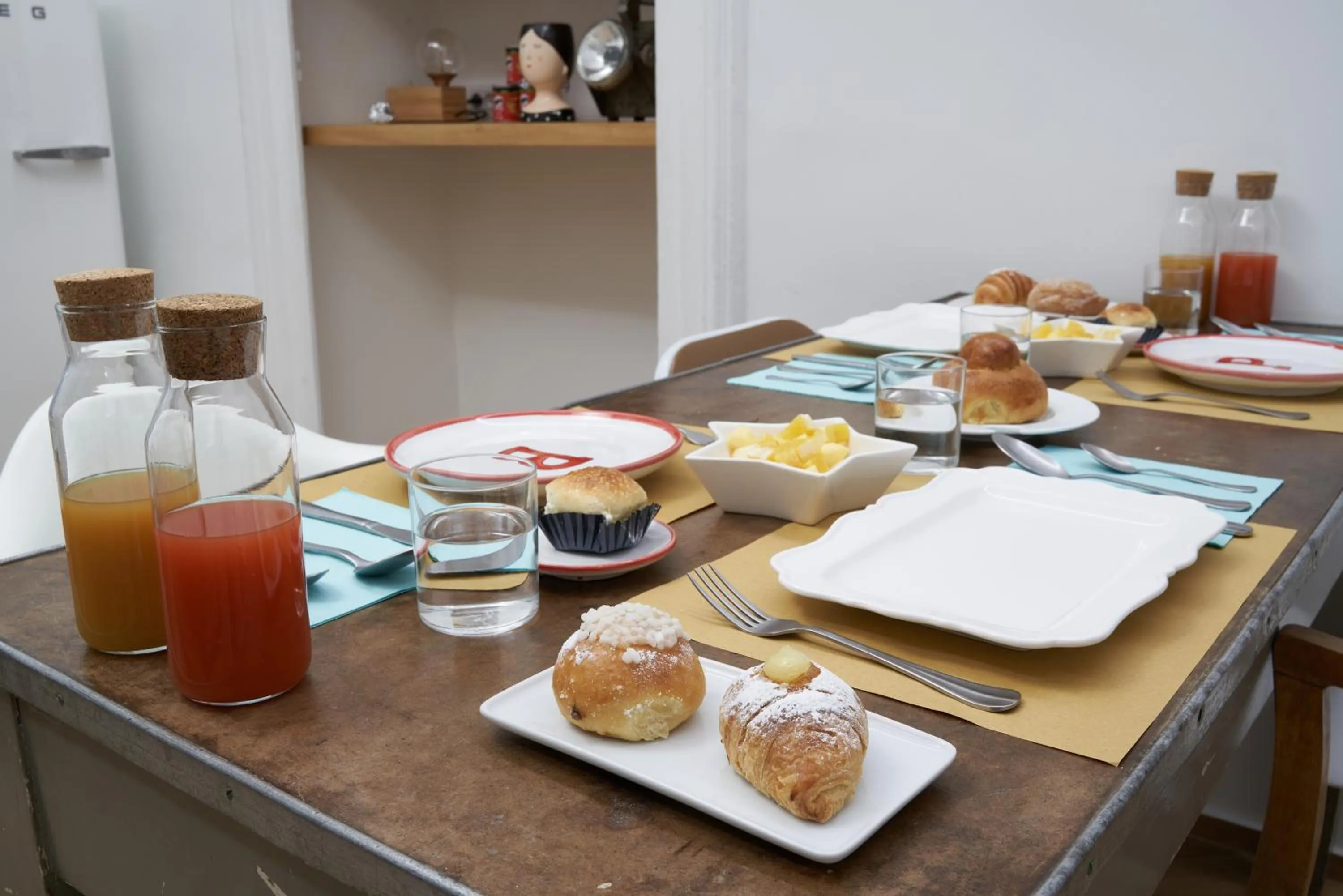 Food and drinks in Palazzo Bevilacqua Napoli B&B