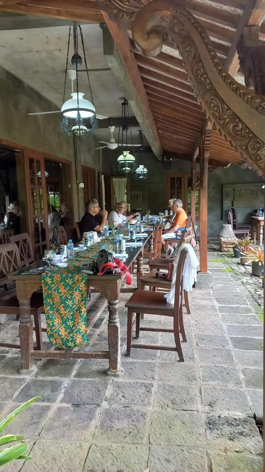 Restaurant/places to eat in Hills Joglo Villa