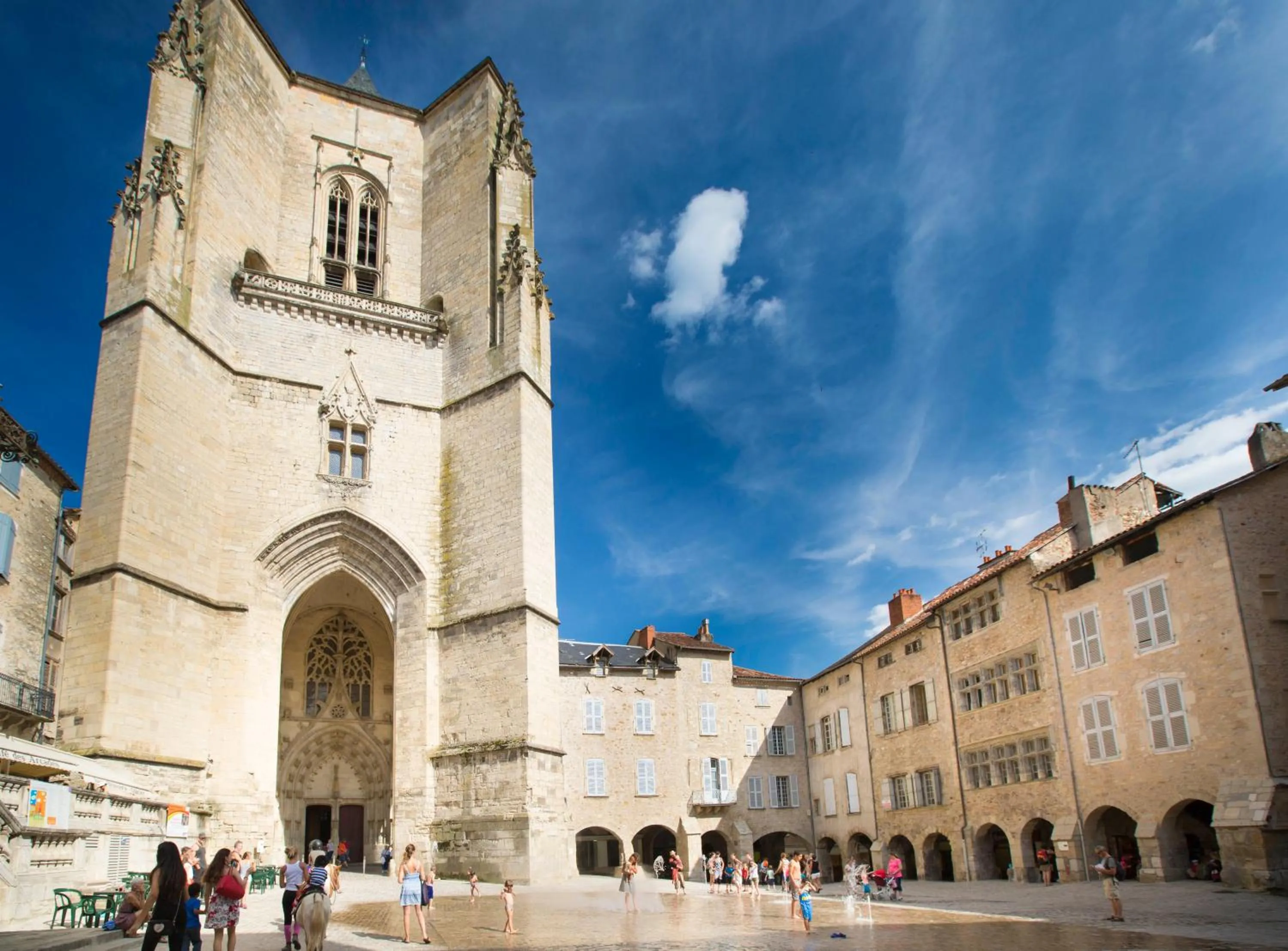 Nearby landmark in inspiration by balladins Villefranche-de-Rouergue