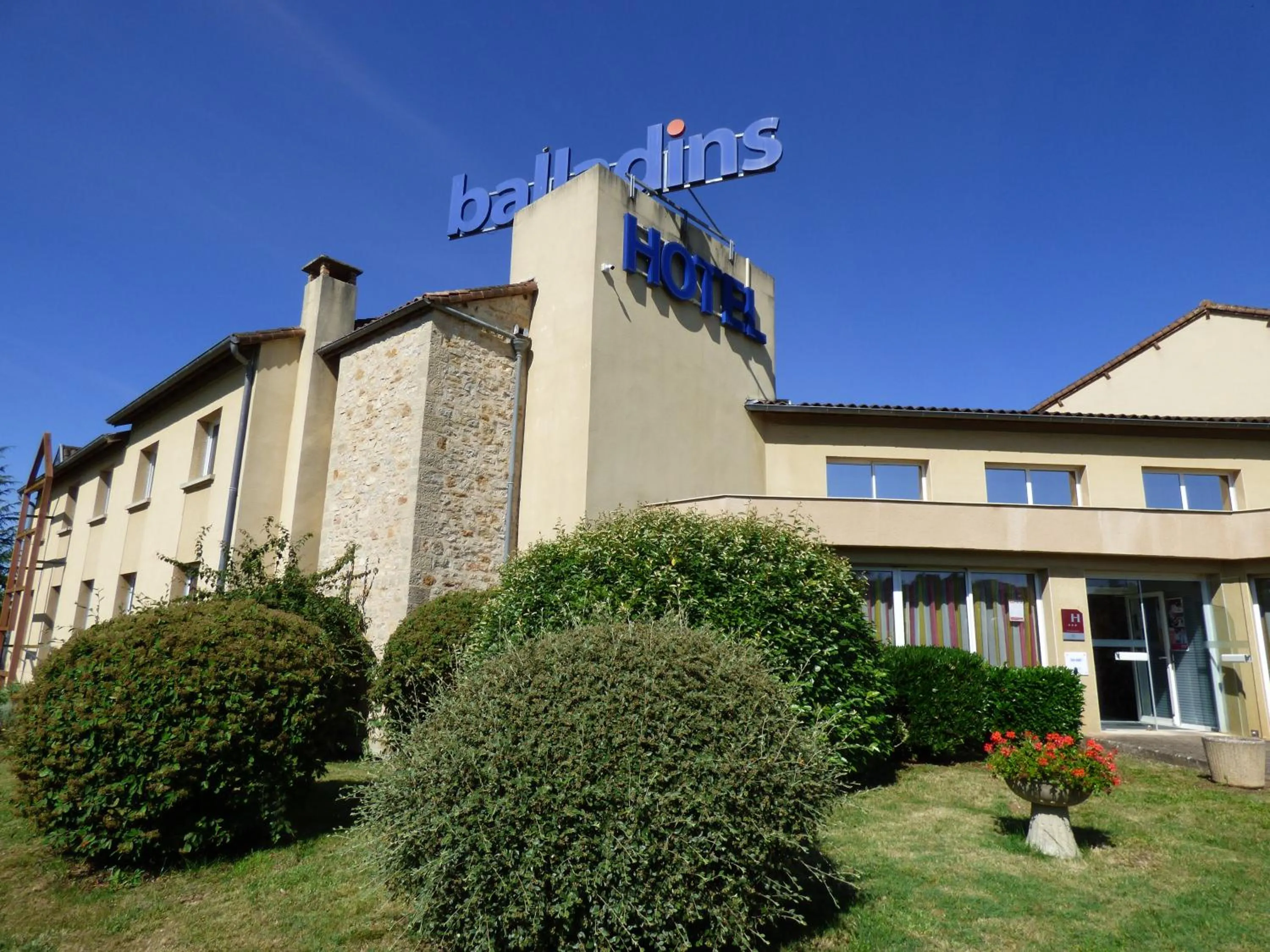 Facade/entrance in inspiration by balladins Villefranche-de-Rouergue