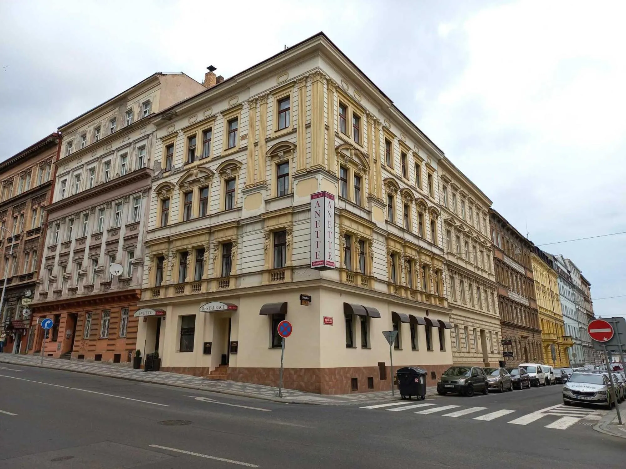 Property building in Anette Hotel