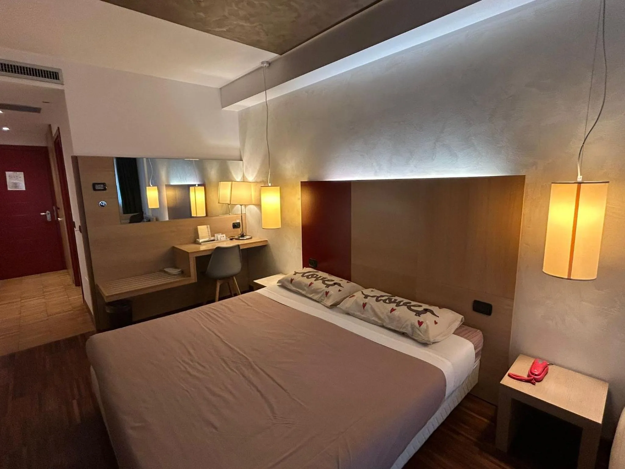 Bath, Bed in Cascina Scova Resort