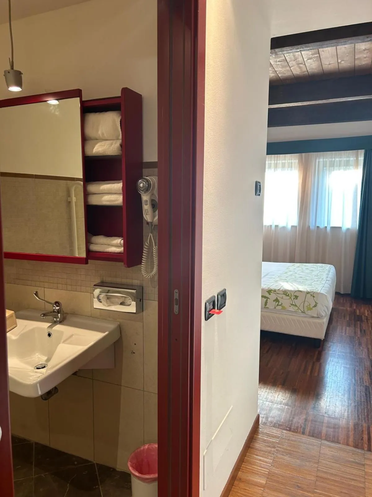 Bathroom, Bed in Cascina Scova Resort