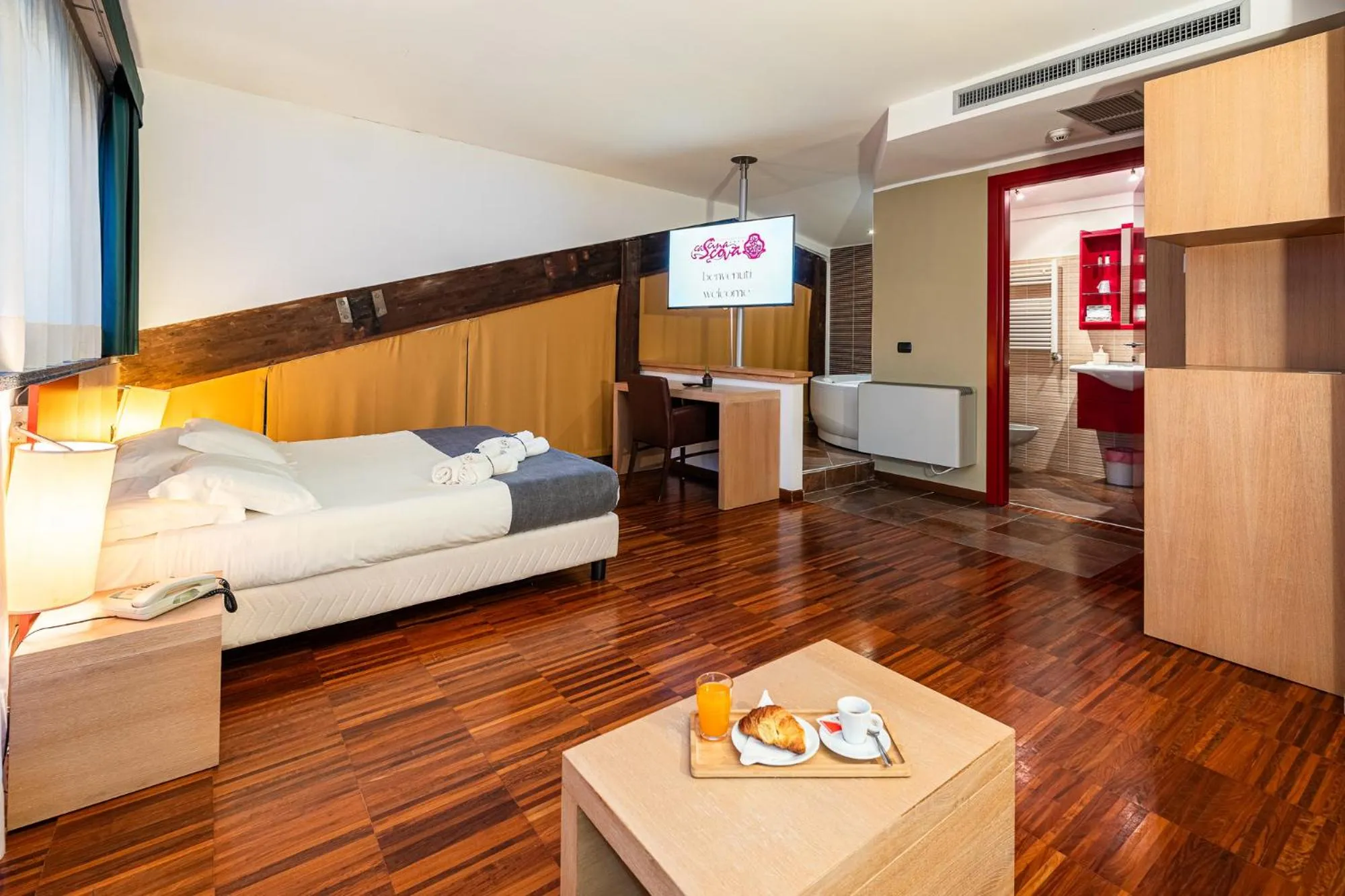 Hot Tub, Bed in Cascina Scova Resort