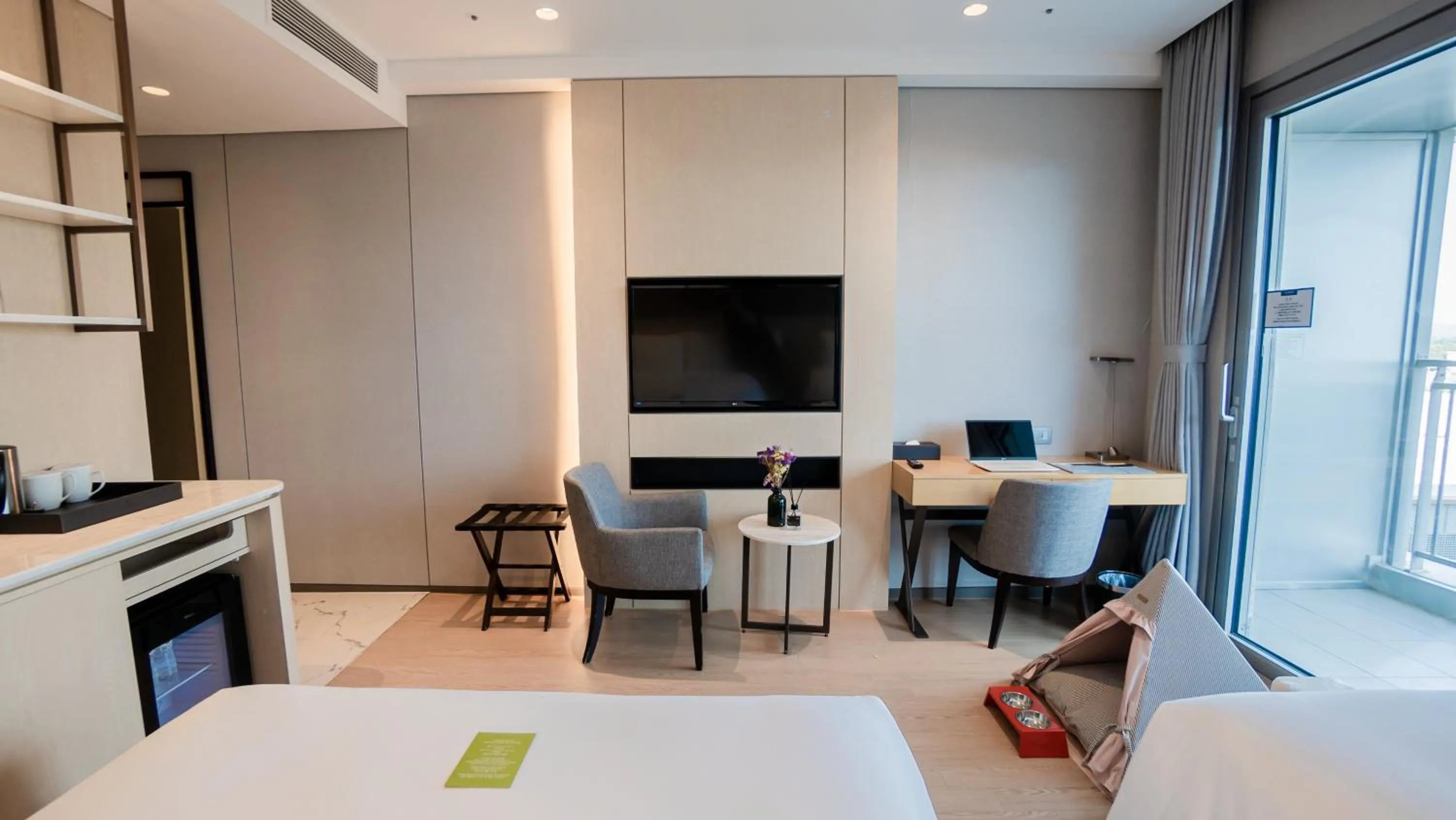 Animals, Bed in St. John's Hotel