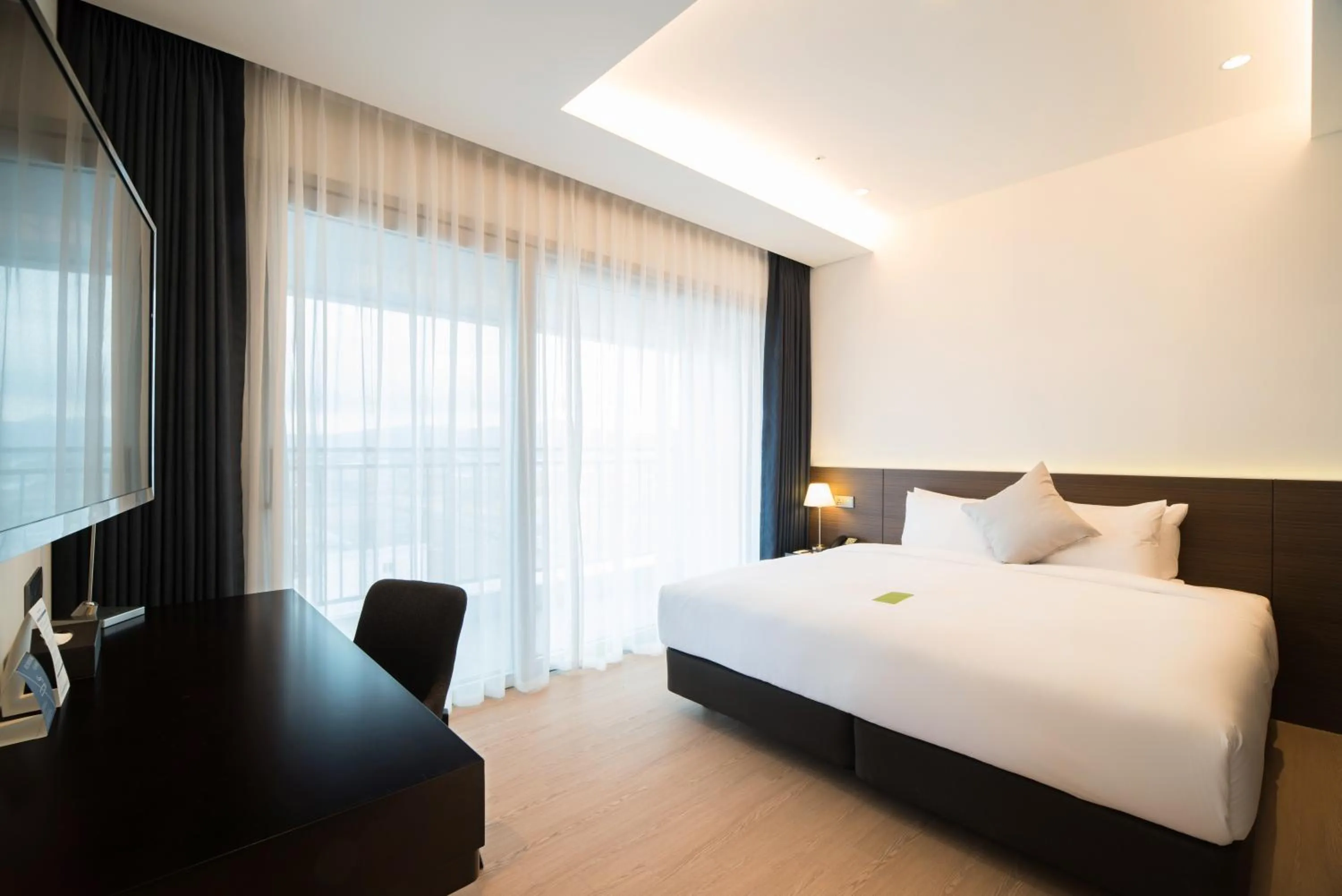 Bedroom, Bed in St. John's Hotel