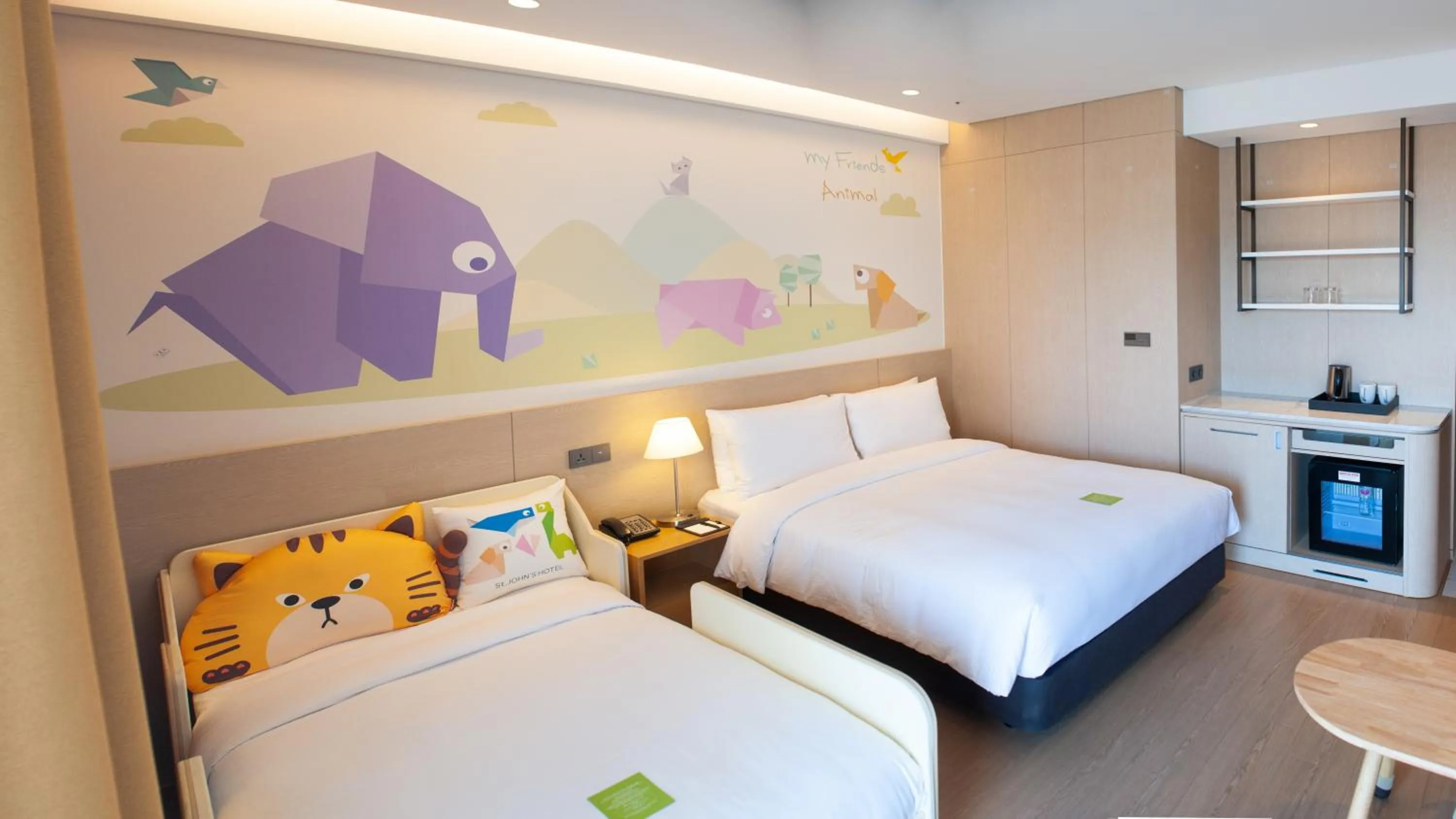 children, Bed in St. John's Hotel