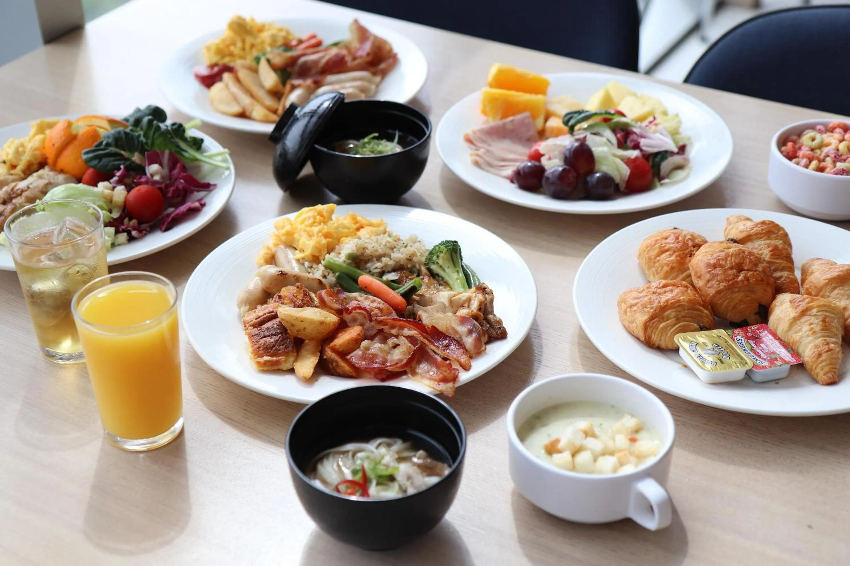 Restaurant/places to eat in St. John's Hotel