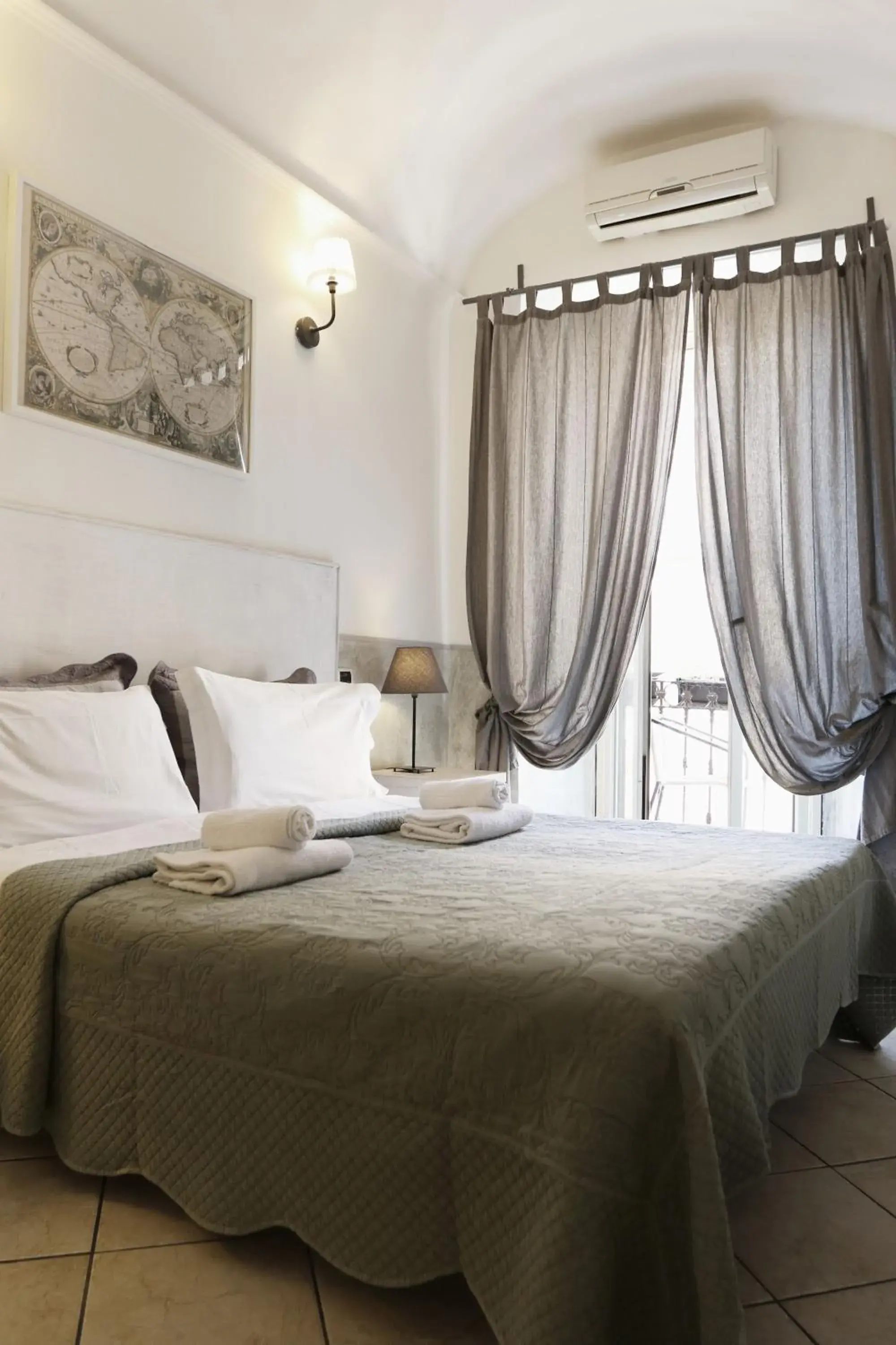 Double or Twin Room with Balcony in Guest House Relais Indipendenza Double or Twin Room with Balcony in Guest House Relais Indipendenza