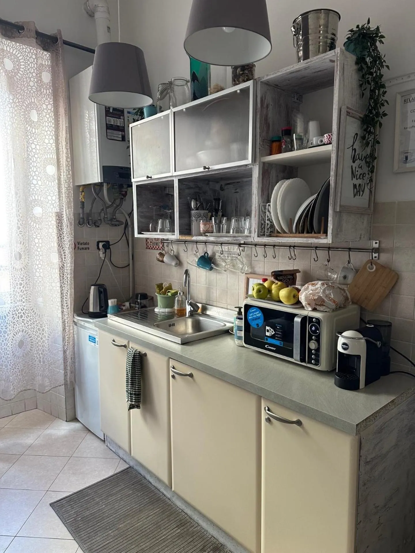 Communal kitchen in Guest House Relais Indipendenza