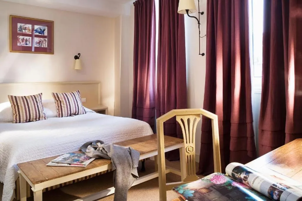 Bedroom, Bed in Hotel & Restaurant LE CENTRAL TROUVILLE