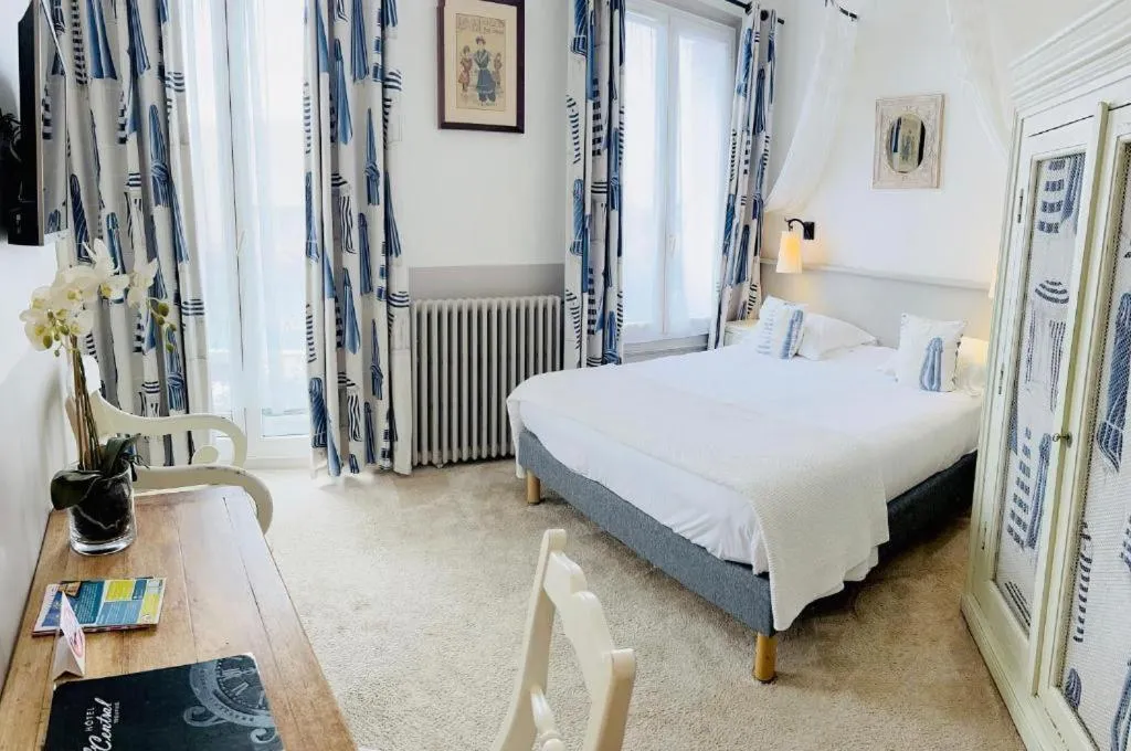 Bedroom, Bed in Hotel & Restaurant LE CENTRAL TROUVILLE