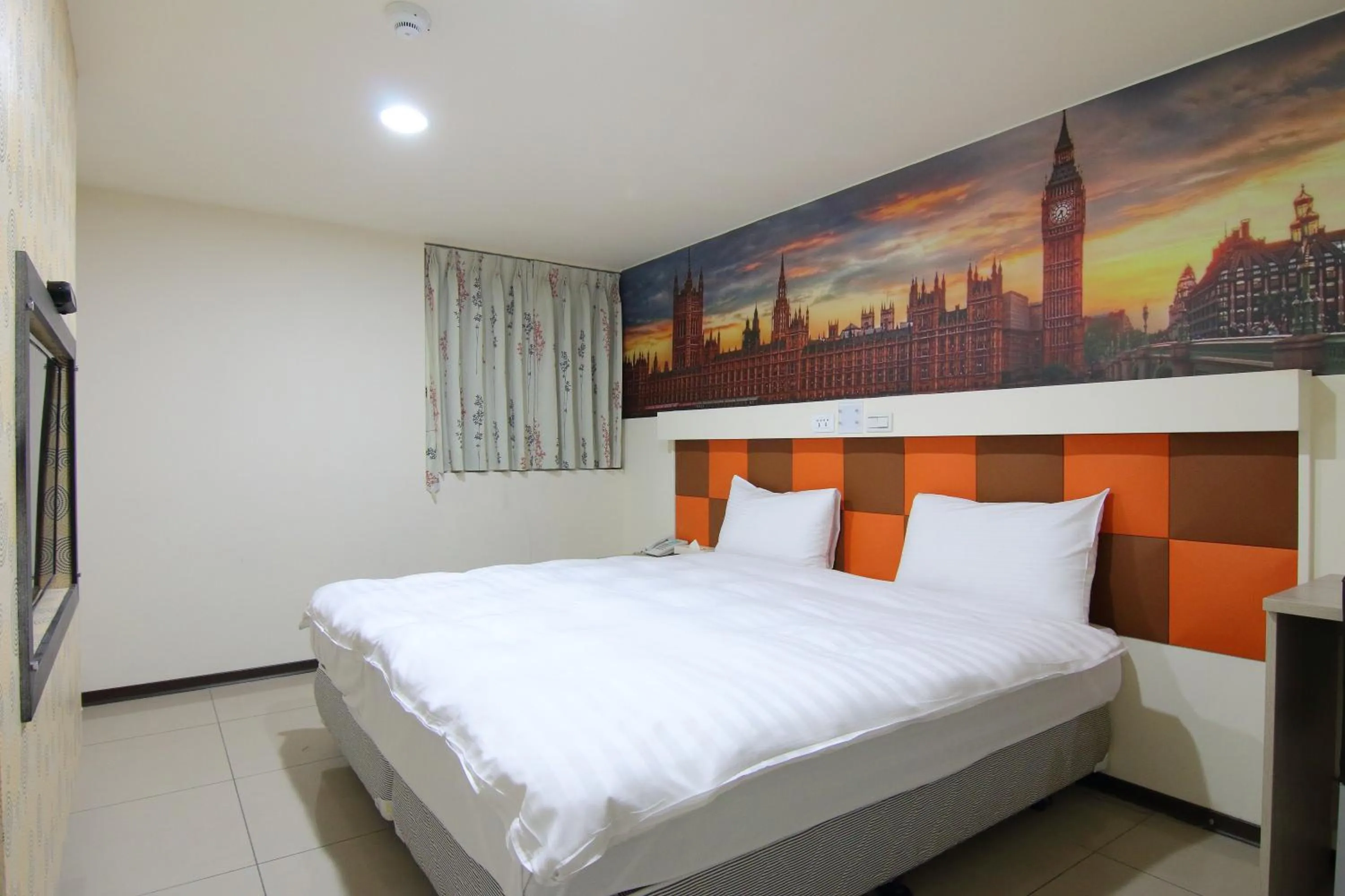 Bed in England Vacation Hotel