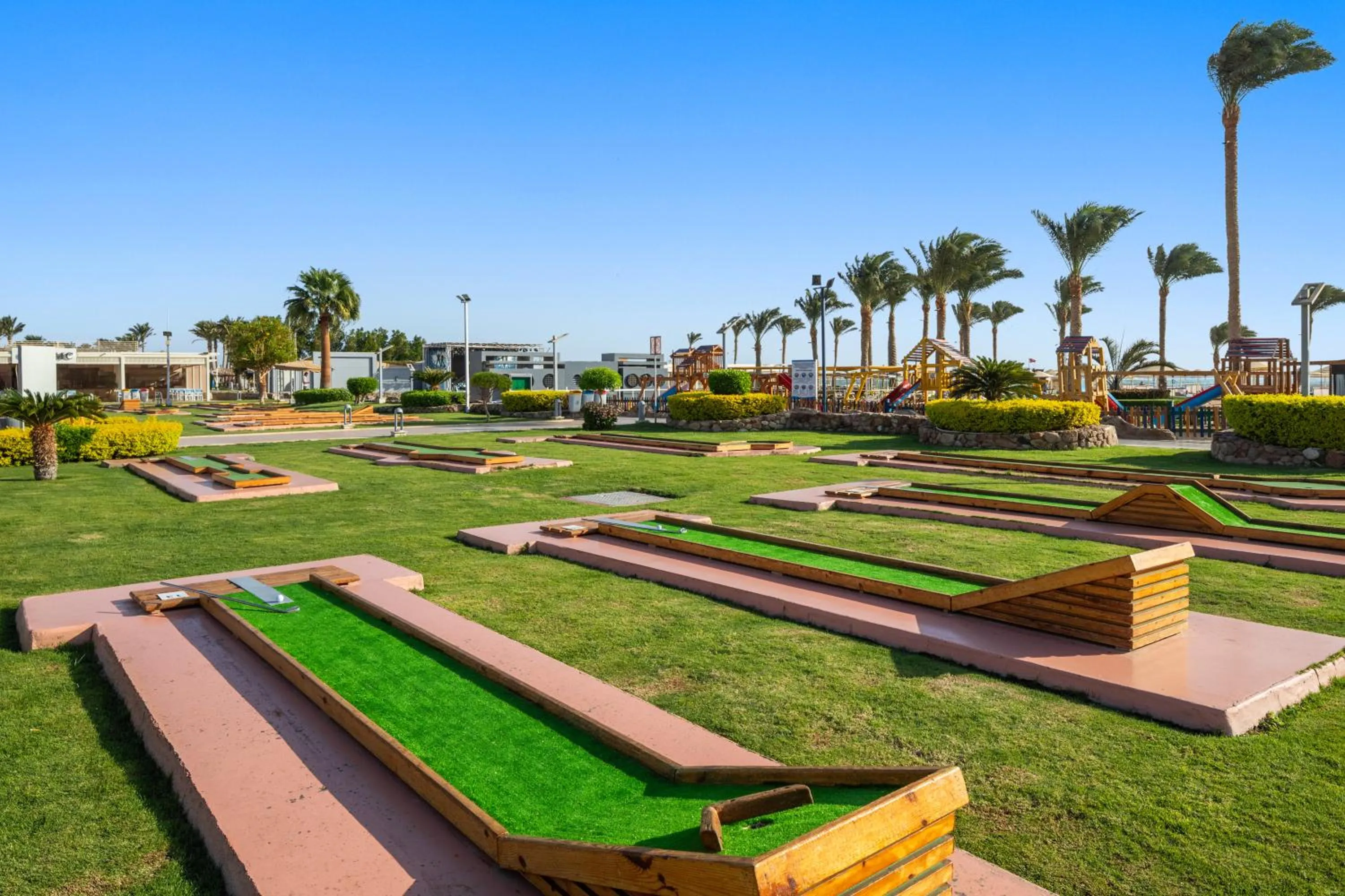 Minigolf in Pickalbatros Royal Moderna Sharm "Aqua Park"- All inclusive