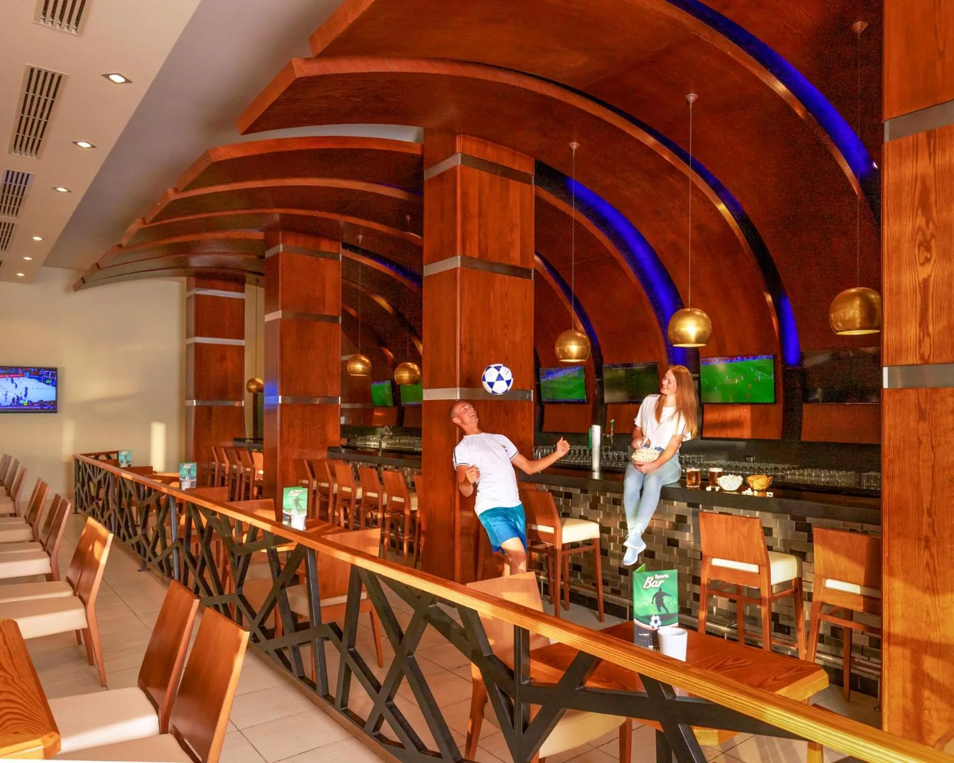 Communal lounge/ TV room in Pickalbatros Royal Moderna Sharm "Aqua Park"- All inclusive