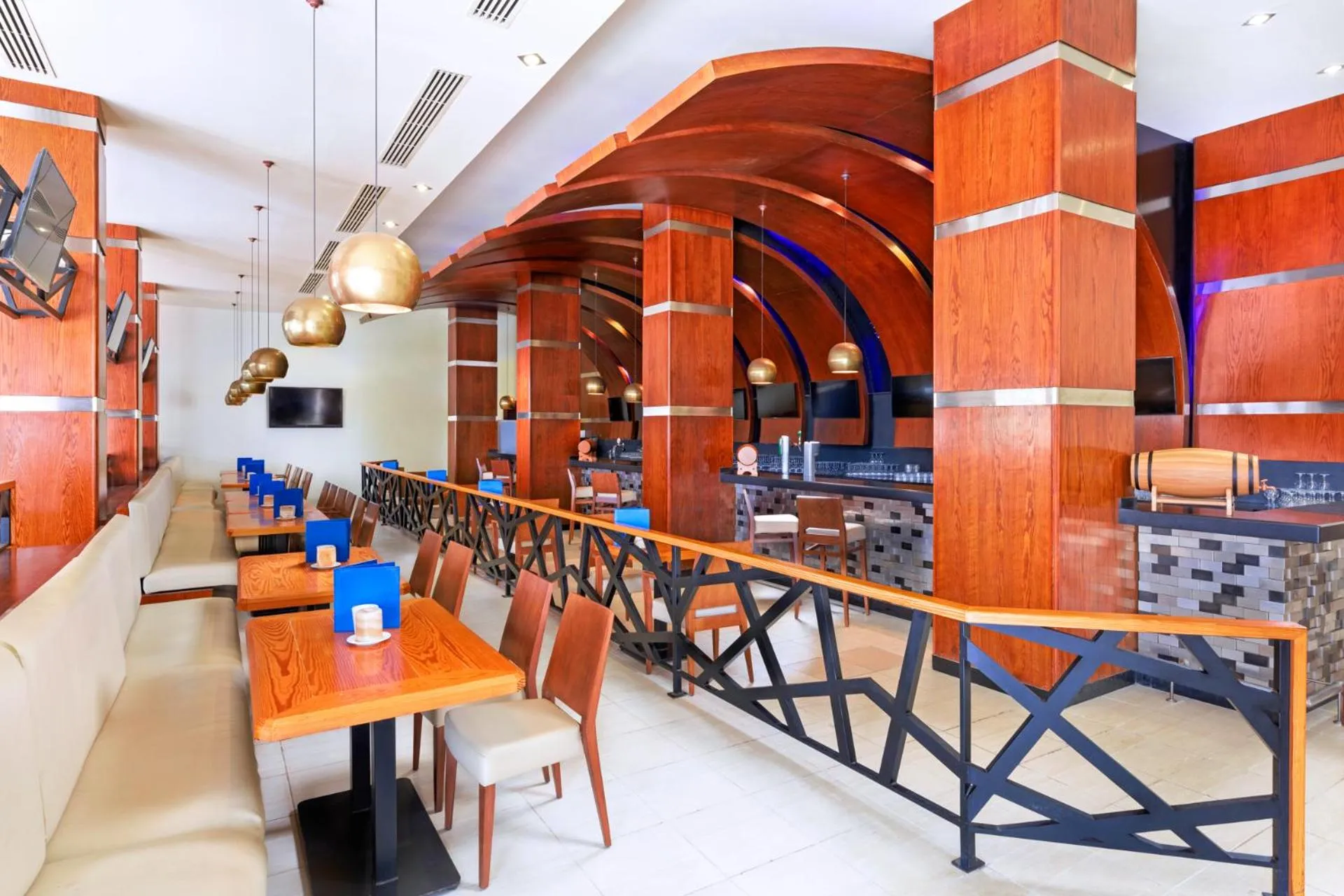 Lounge or bar in Pickalbatros Royal Moderna Sharm "Aqua Park"- All inclusive