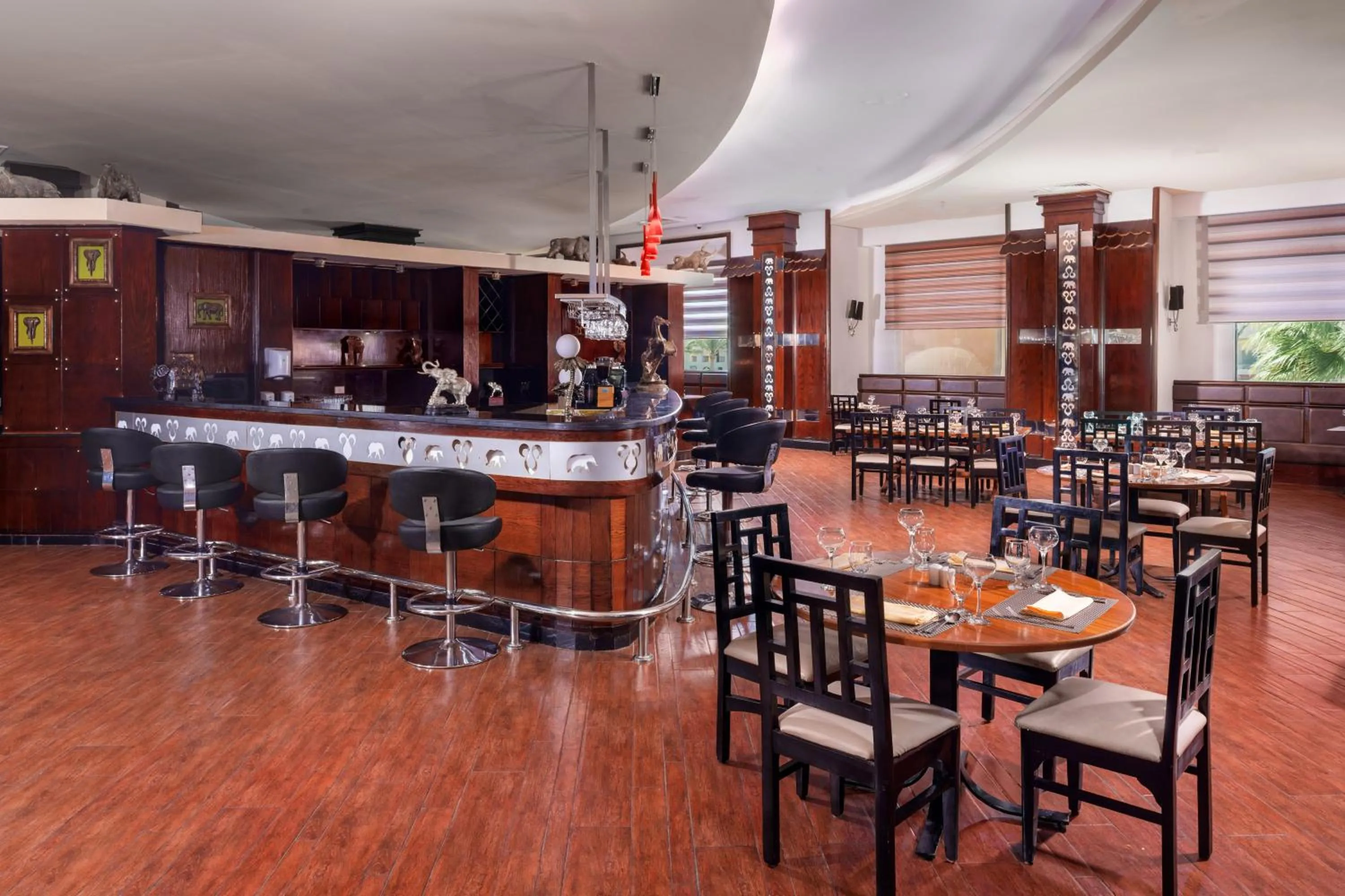 Lounge or bar in Pickalbatros Royal Moderna Sharm "Aqua Park"- All inclusive