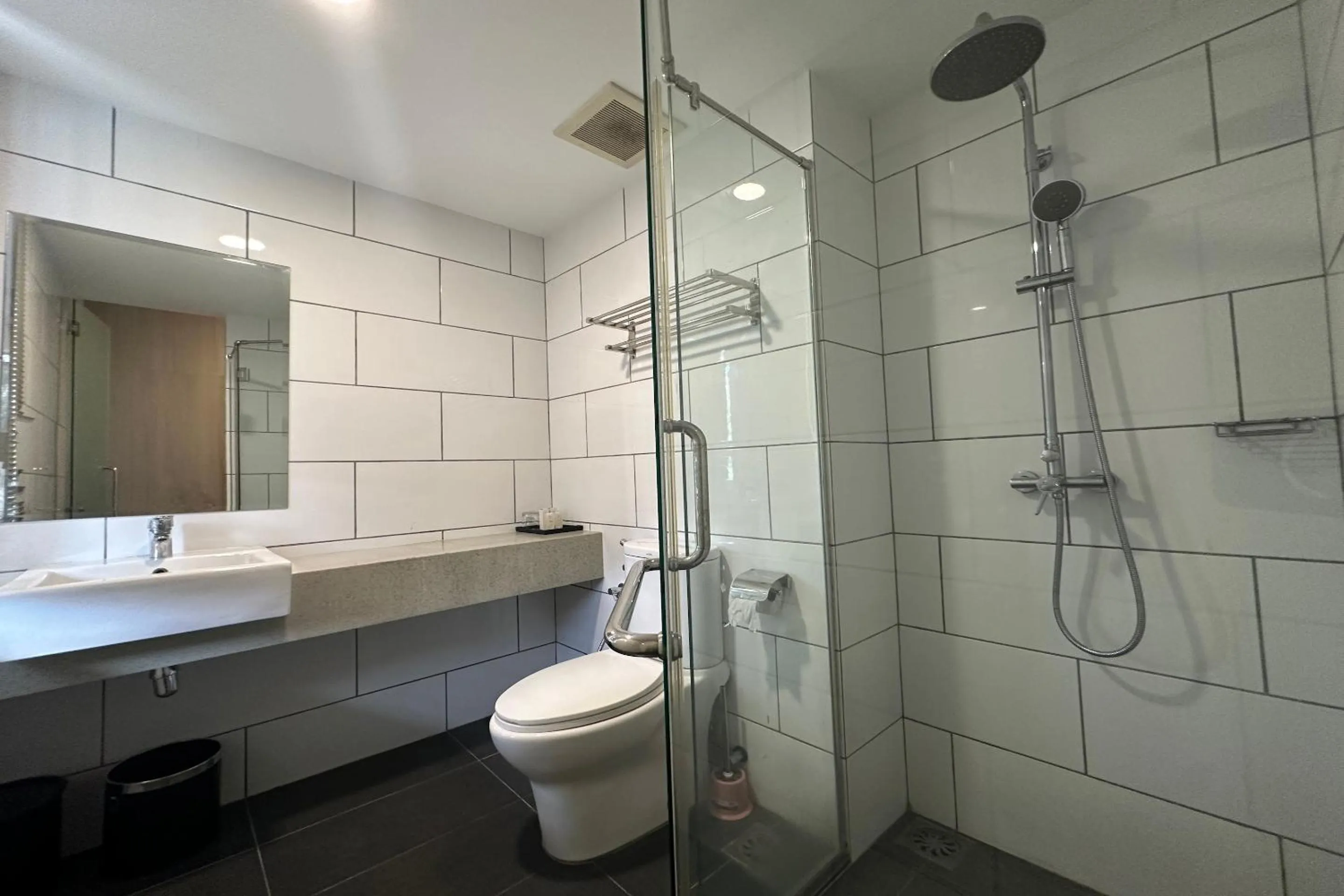 Bathroom in OYO Townhouse, Selayang formerly RHR Hotel