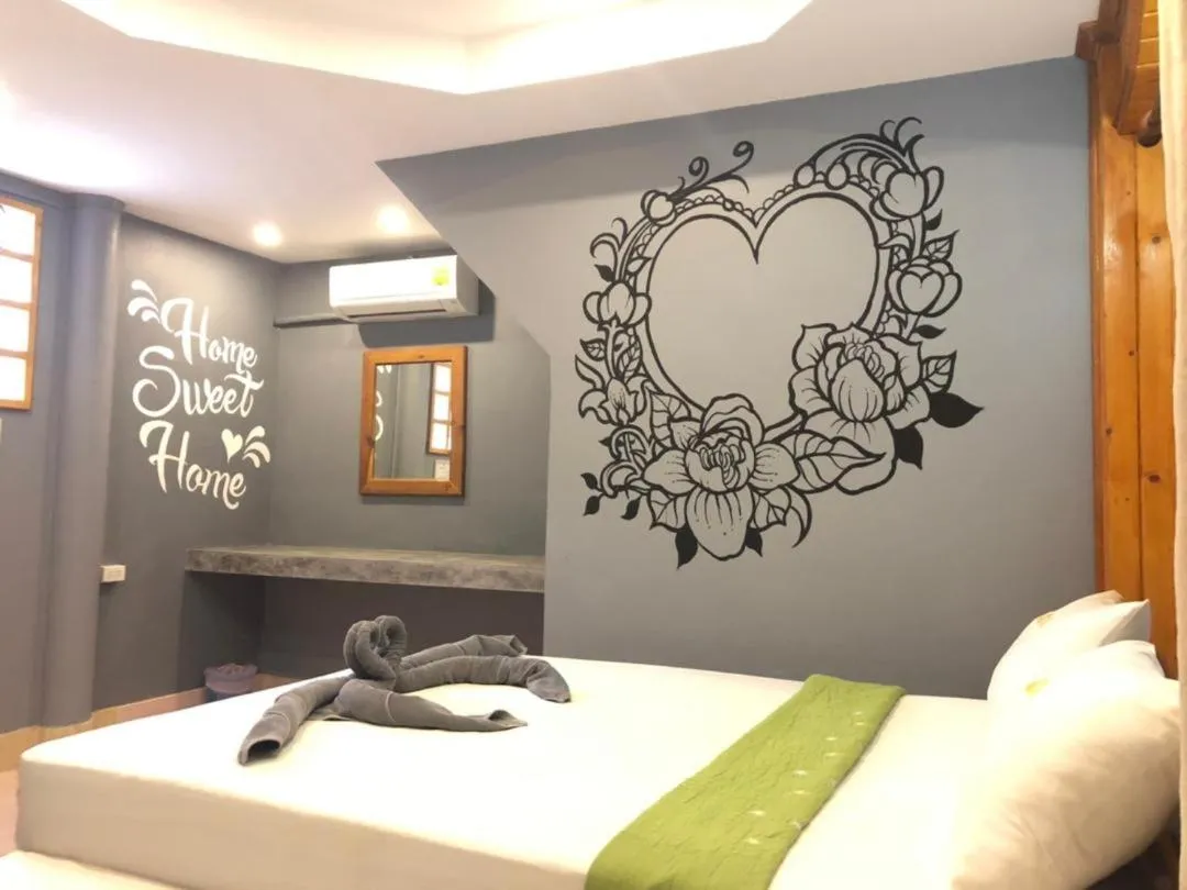 Photo of the whole room, Bed in Big Fish Resort Koh Tao