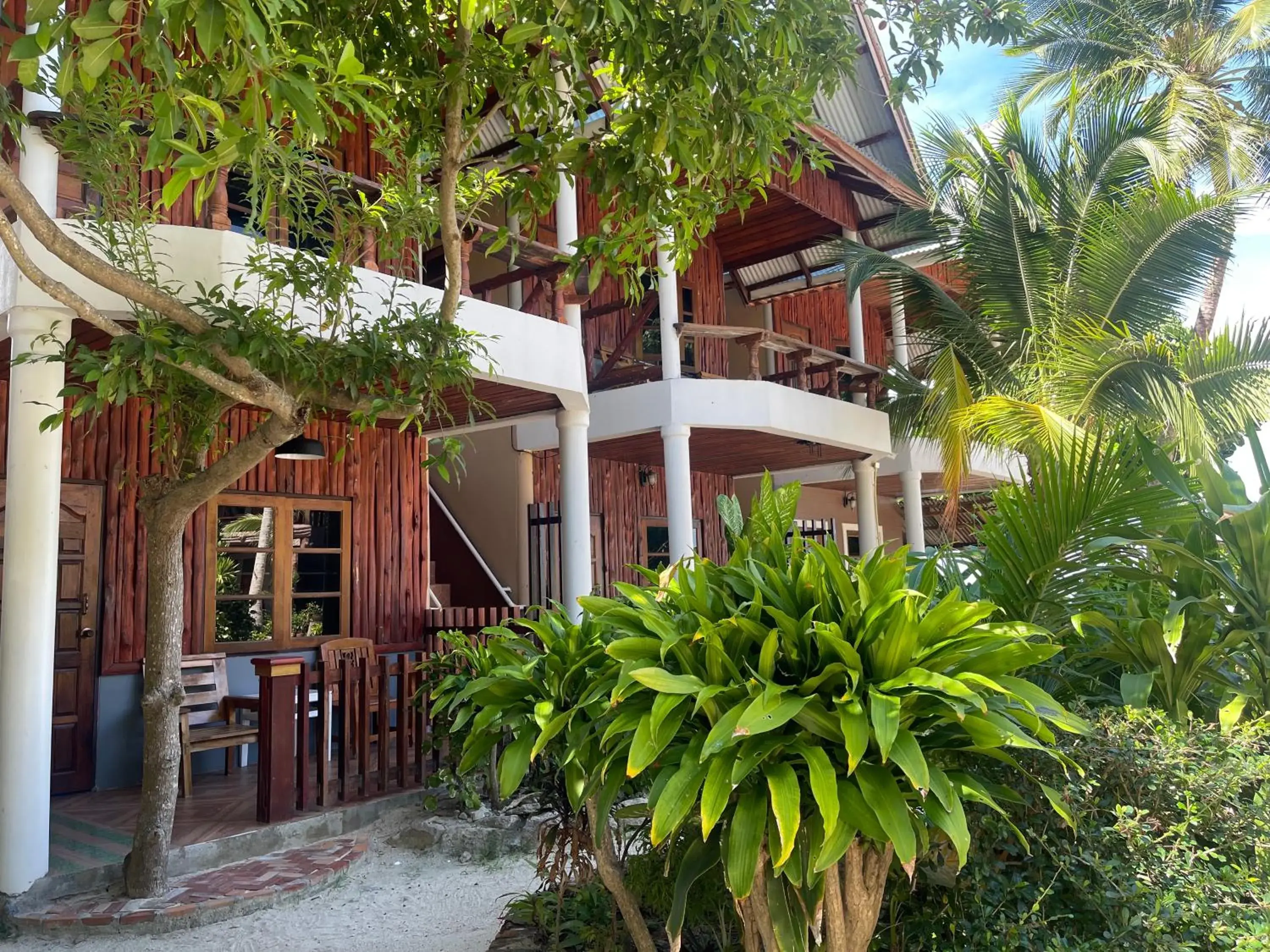 Standard Twin Room with Garden View in Big Fish Resort Koh Tao Standard Twin Room with Garden View in Big Fish Resort Koh Tao