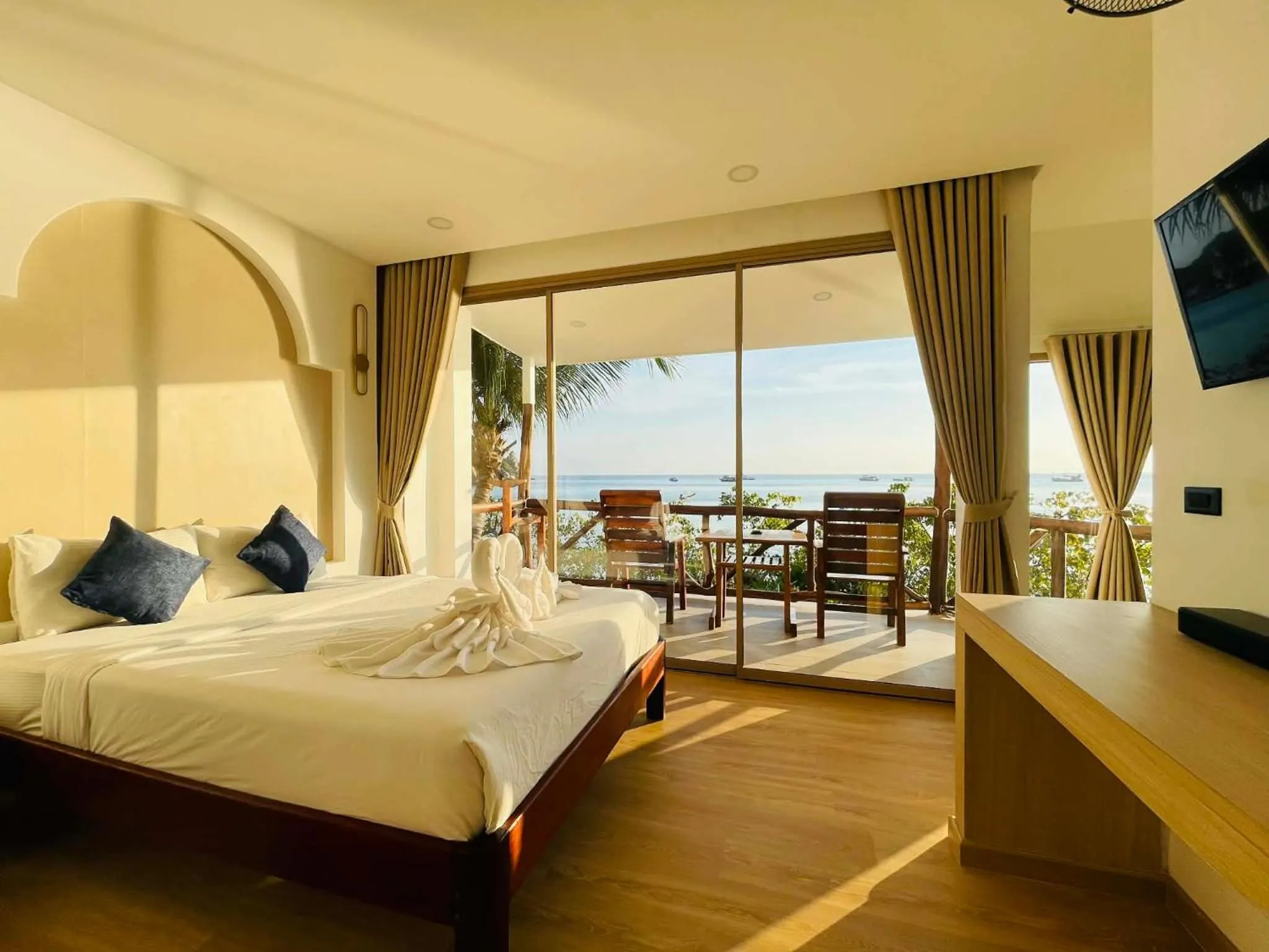 Bed in Big Fish Resort Koh Tao